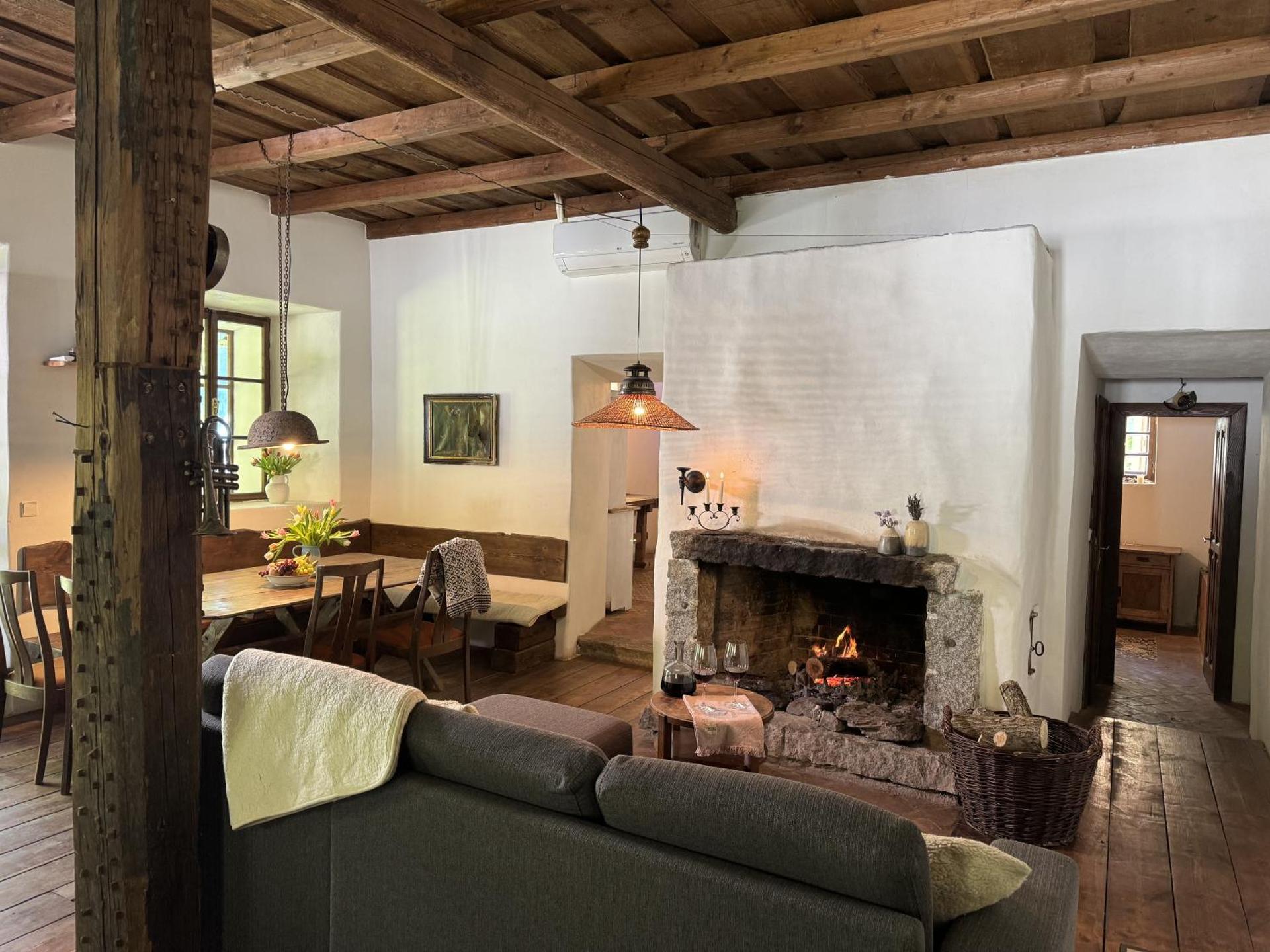 Communal lounge/ TV room