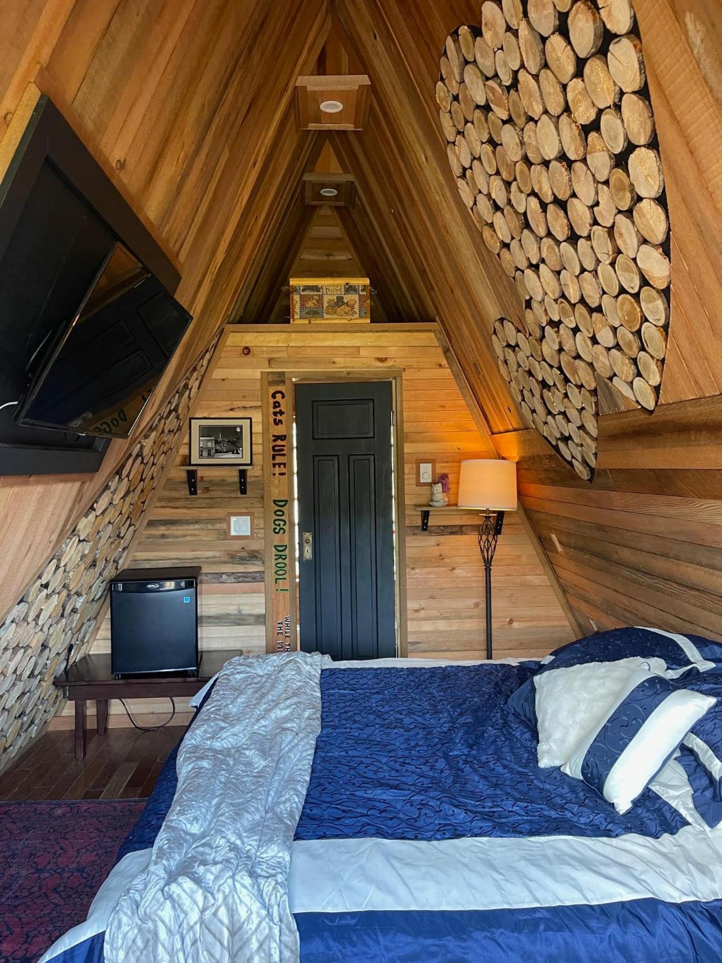 Gracies Grotto Cabin