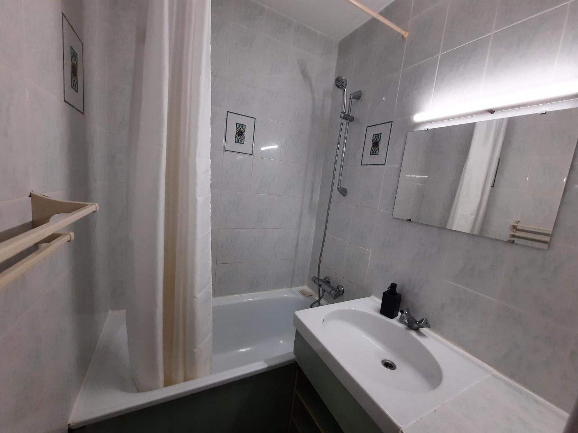 Appartement Lumineux à Seignosse, Proche Plage, Commerces et Activités, Parking, Wifi et Balcon - FR-1-239-813