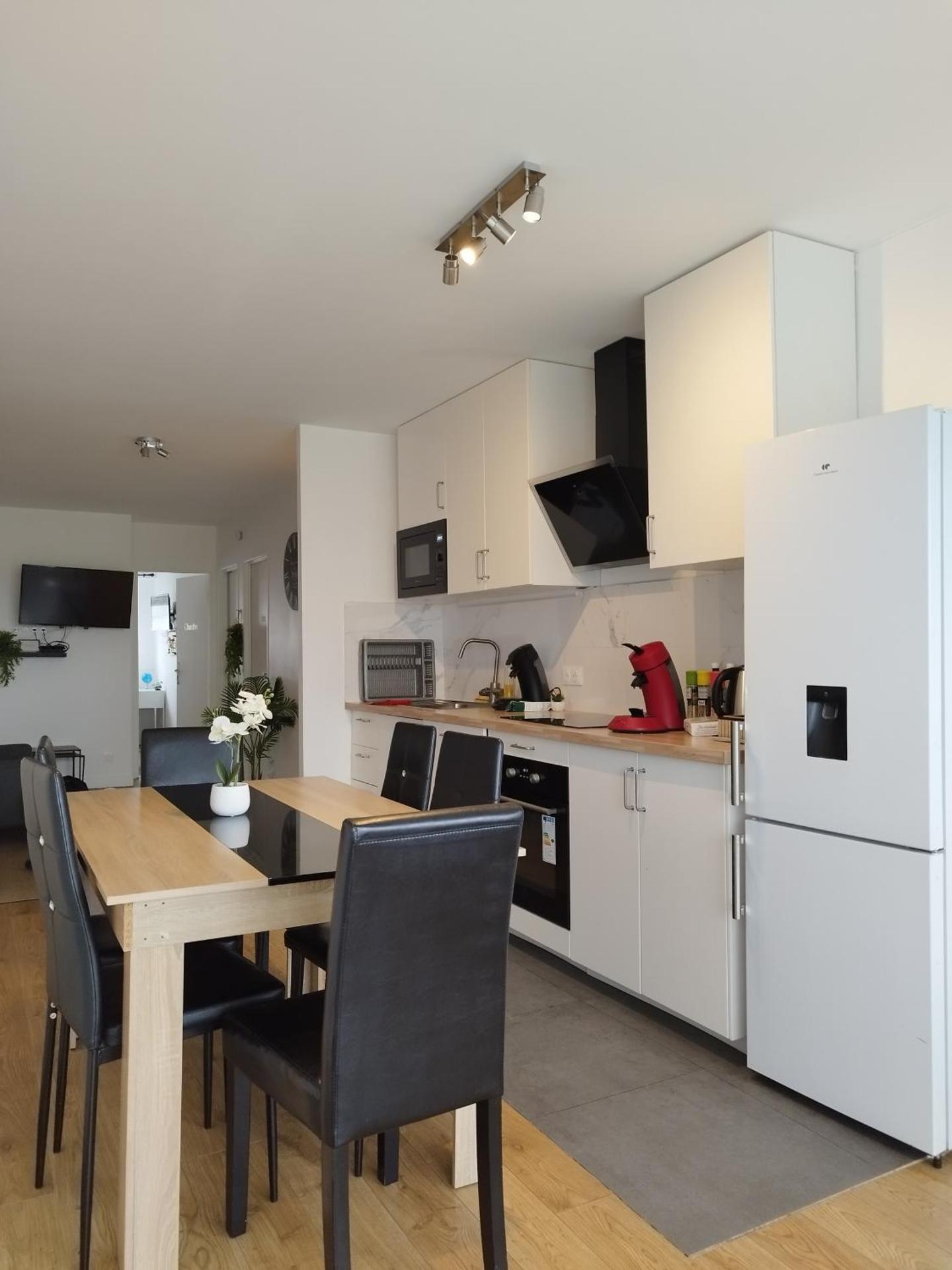 Parisian Cosy flat with Balcony