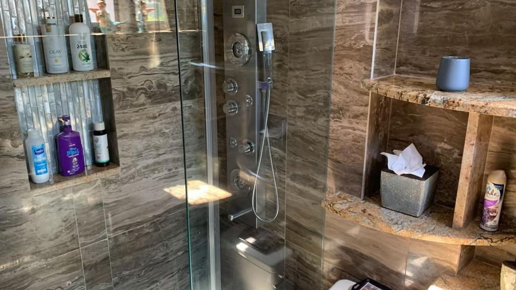 Luxury Waterfront Home, With Private Hot Tub, Hallandale Beach, Casinos, Shops