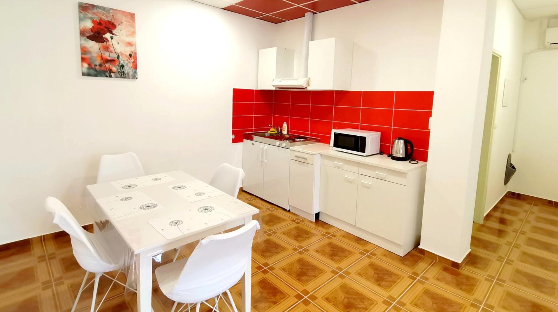 TRI KRALJA - THREE KINGS Apartments in the center with private parking