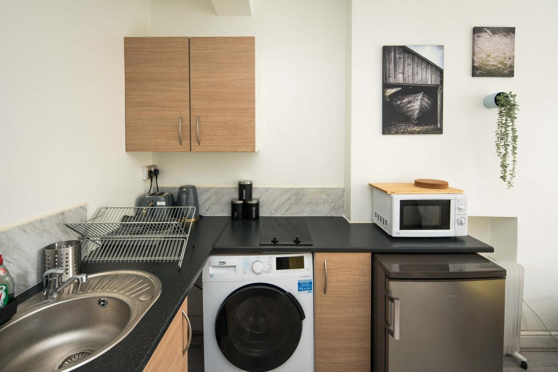 Spacious Studio for up to 4! Sofa bed