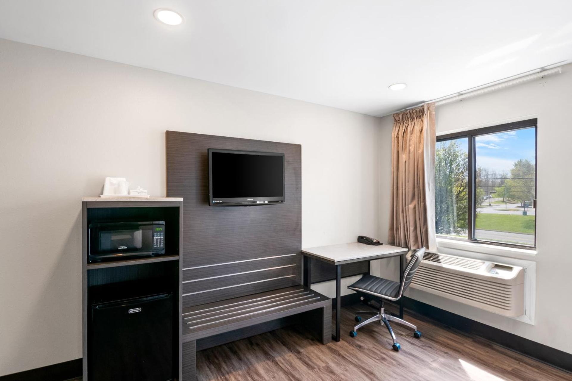 Queen Room - Non Smoking/Exterior Hall