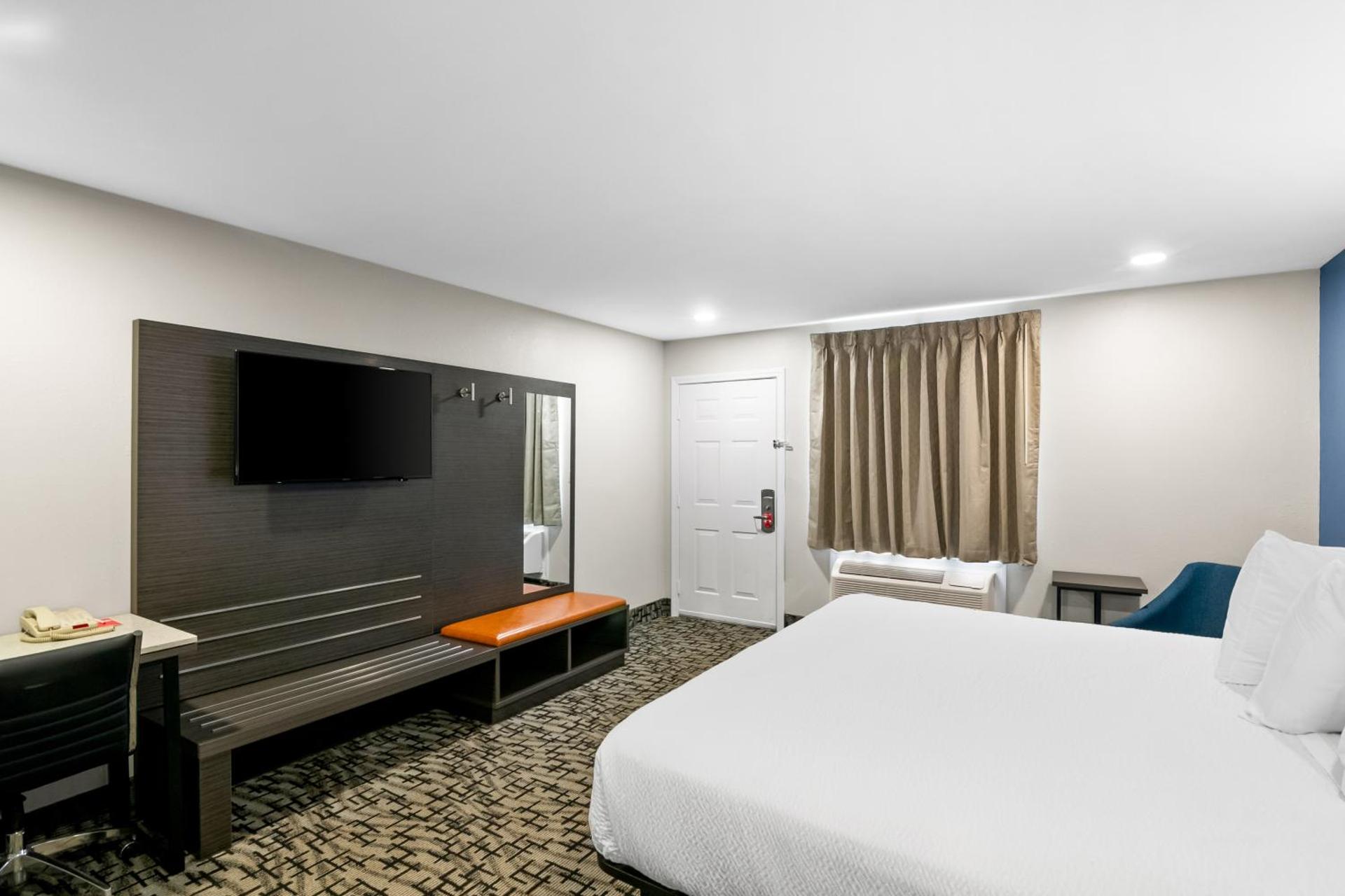 King Room - Non Smoking/Exterior Hall