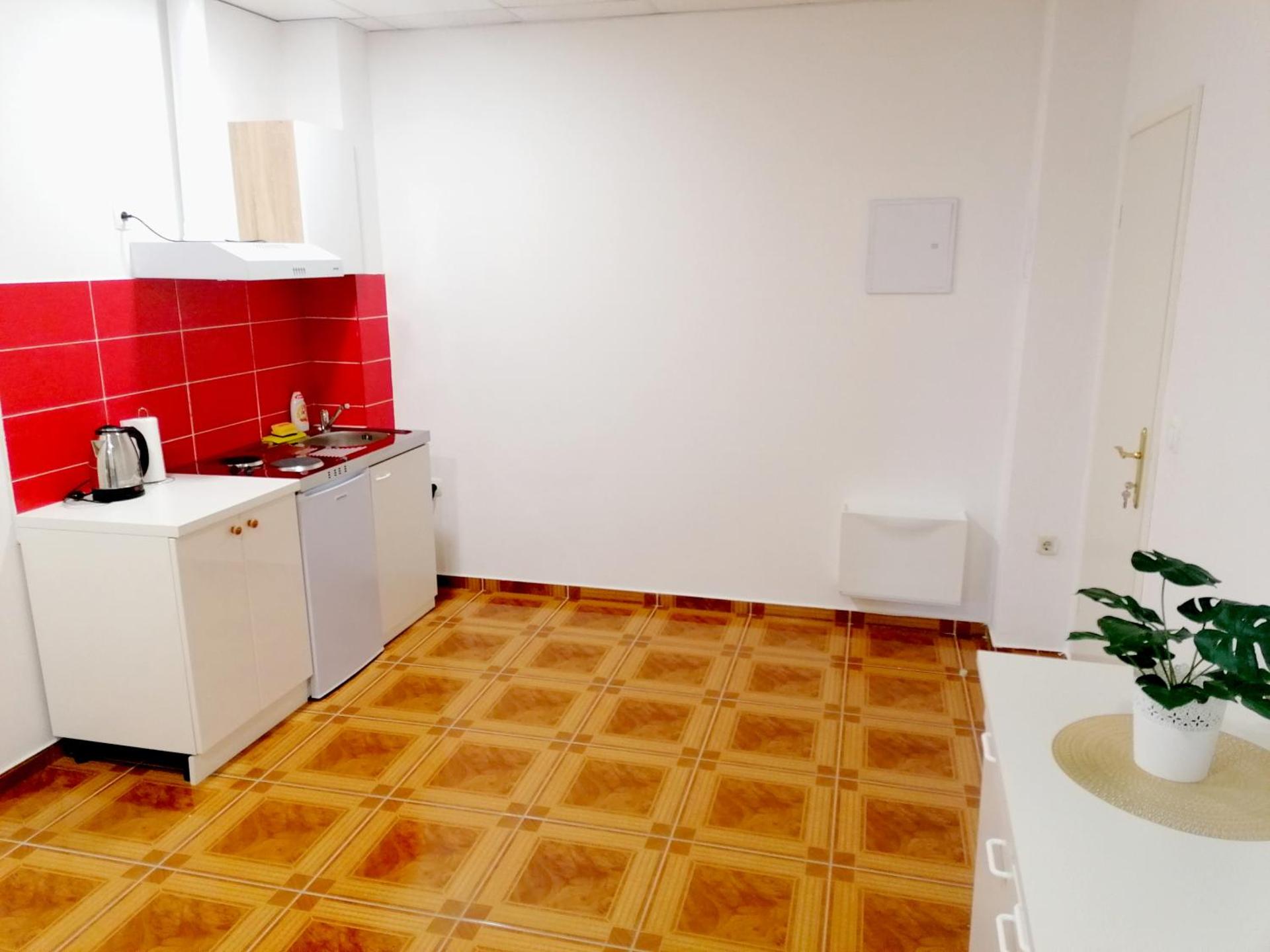 TRI KRALJA - THREE KINGS Apartments in the center with private parking