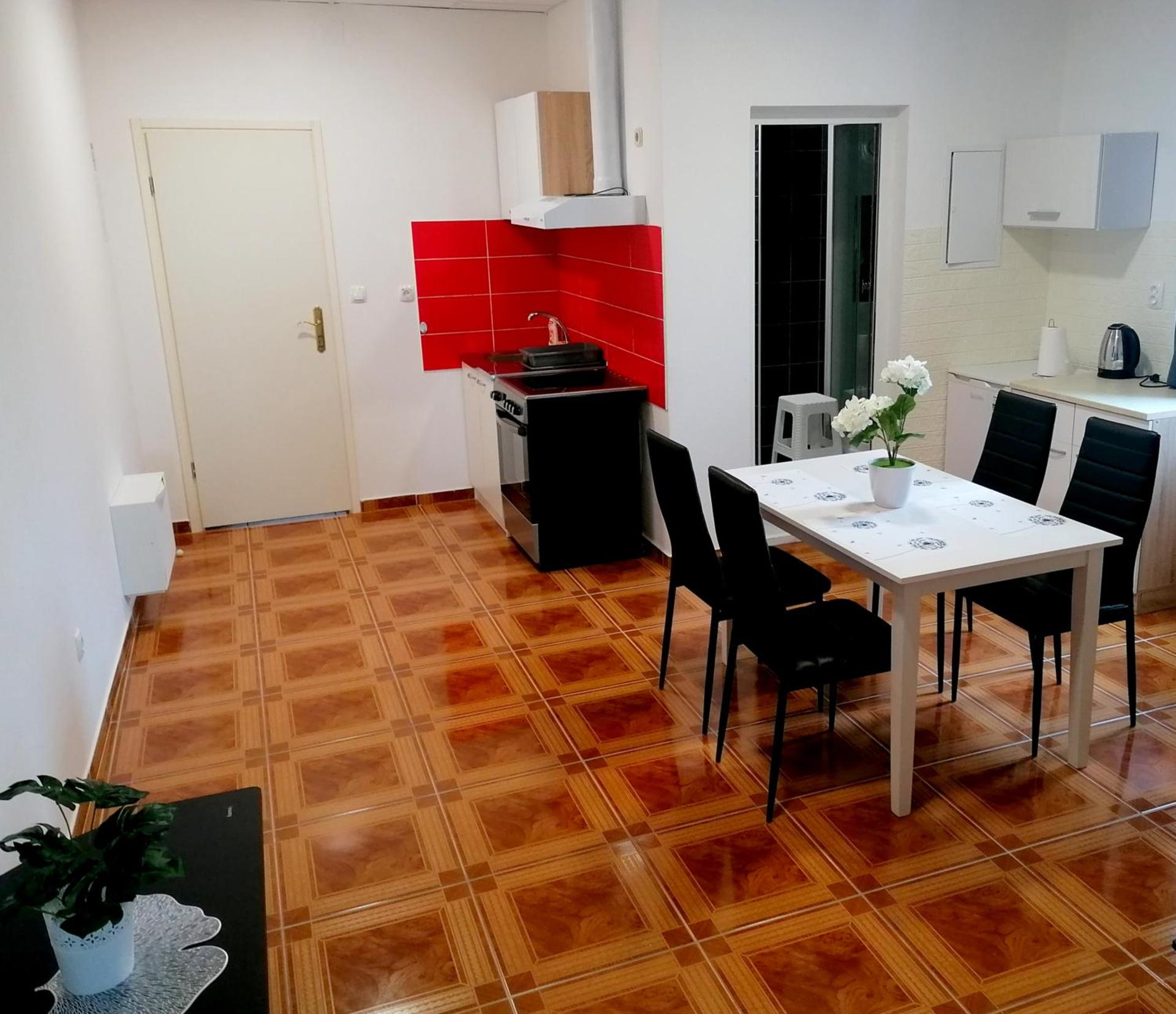 TRI KRALJA - THREE KINGS Apartments in the center with private parking