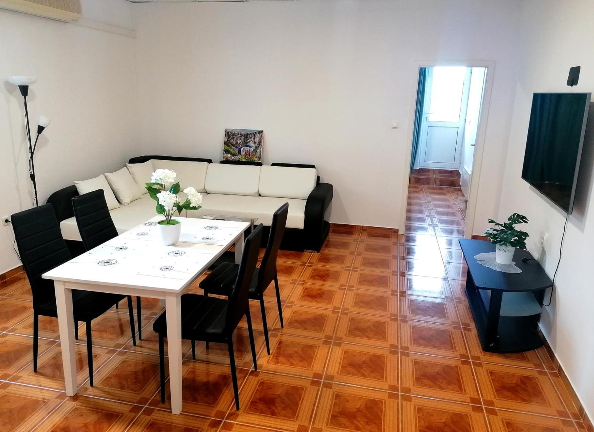 TRI KRALJA - THREE KINGS Apartments in the center with private parking