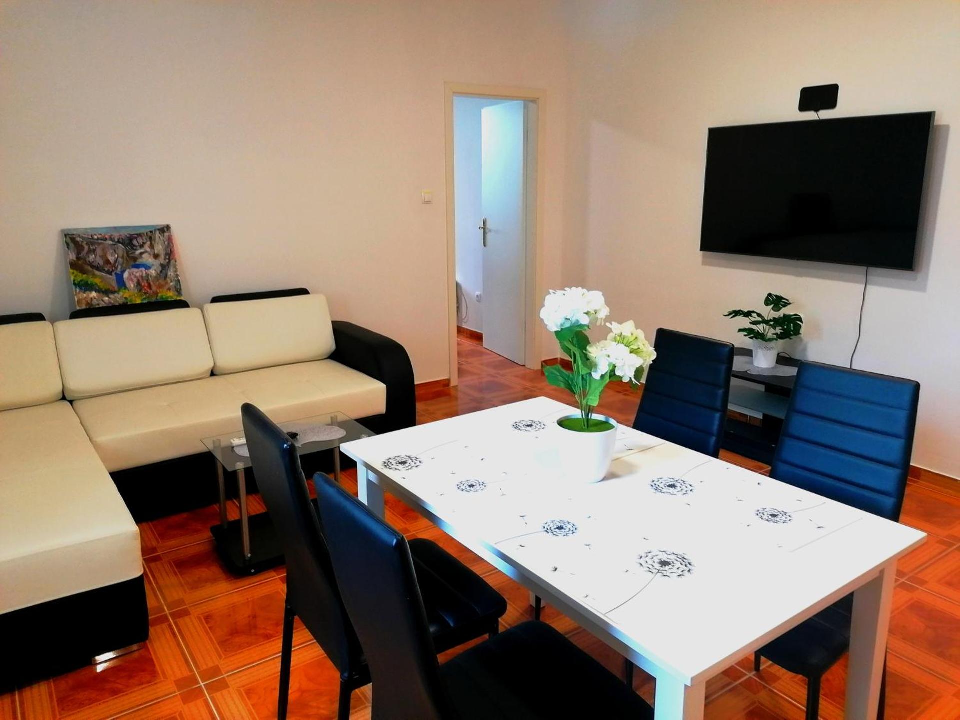 TRI KRALJA - THREE KINGS Apartments in the center with private parking