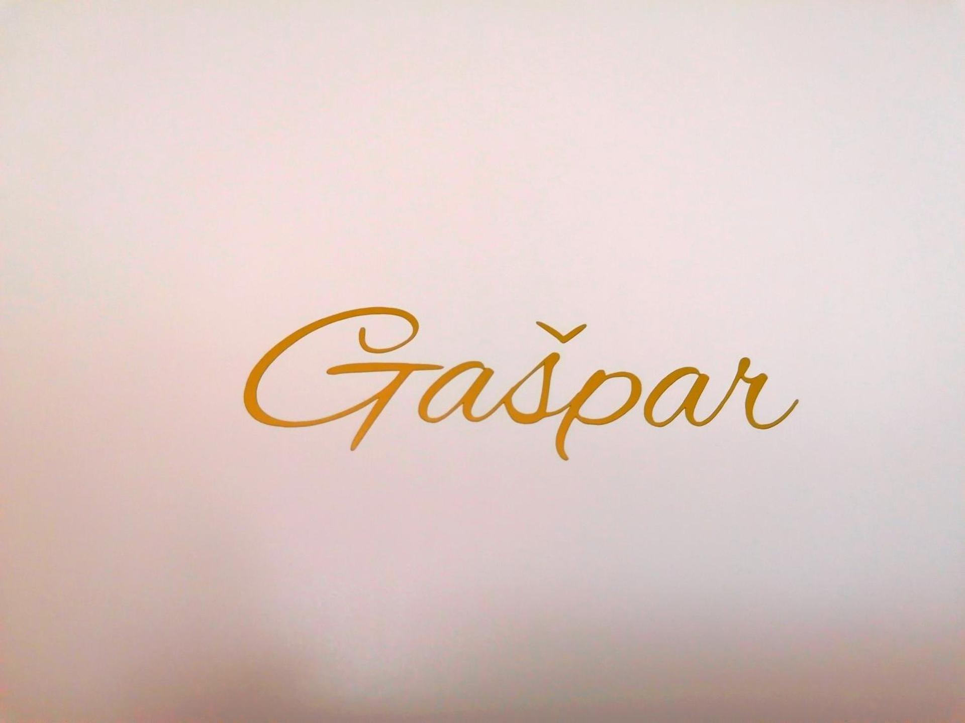 TRI KRALJA - THREE KINGS Apartments in the center with private parking