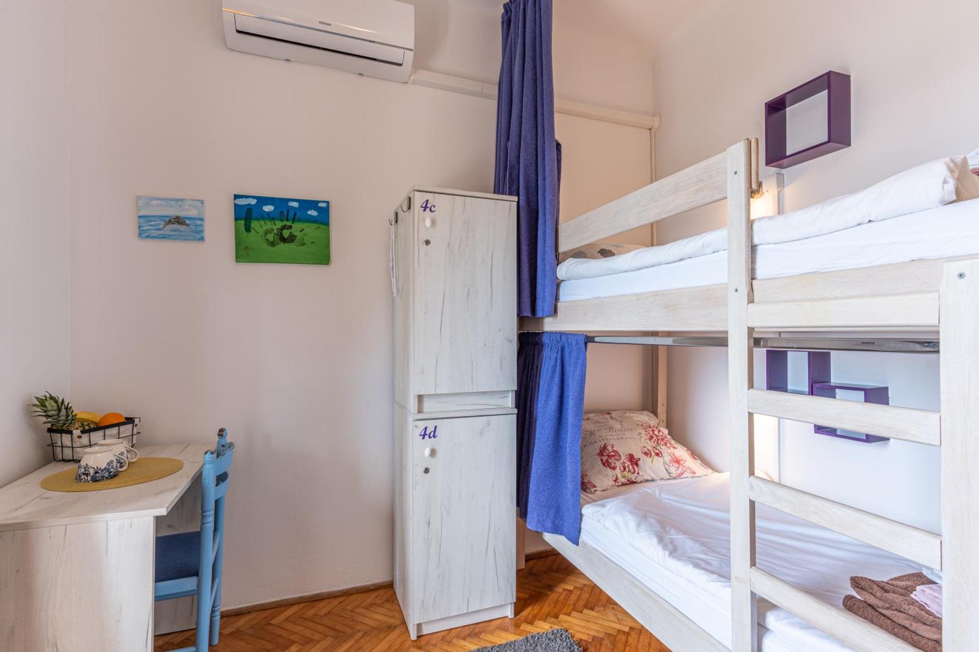 Bed in 4-Bed Mixed Dormitory Room with Balcony and Sea View