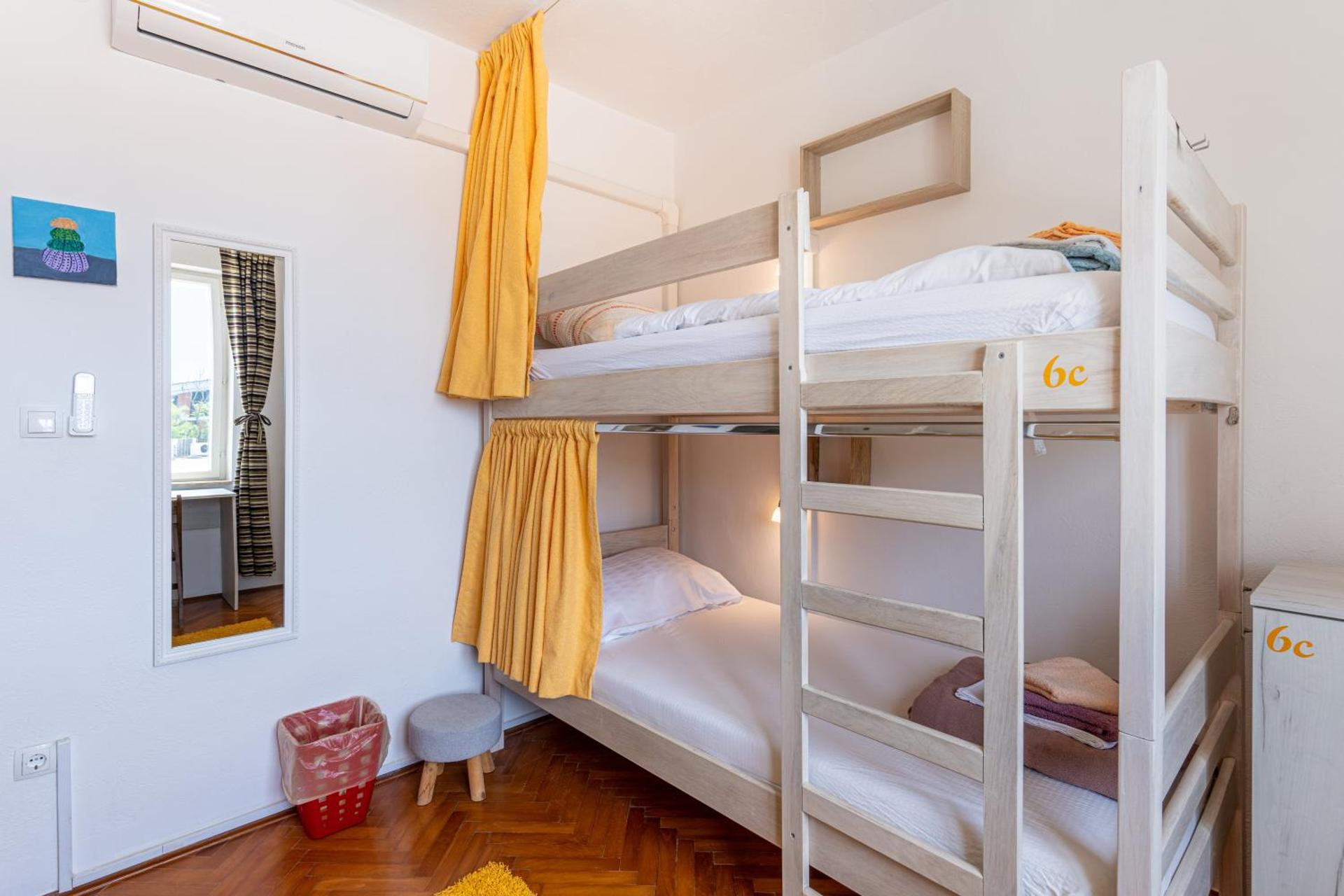 Bed in 4-Bed Mixed Dormitory Room