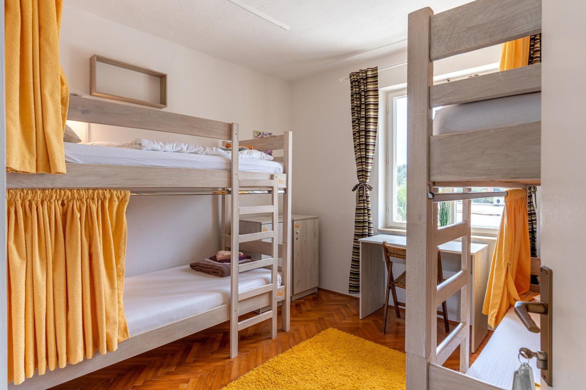 Bed in 4-Bed Mixed Dormitory Room