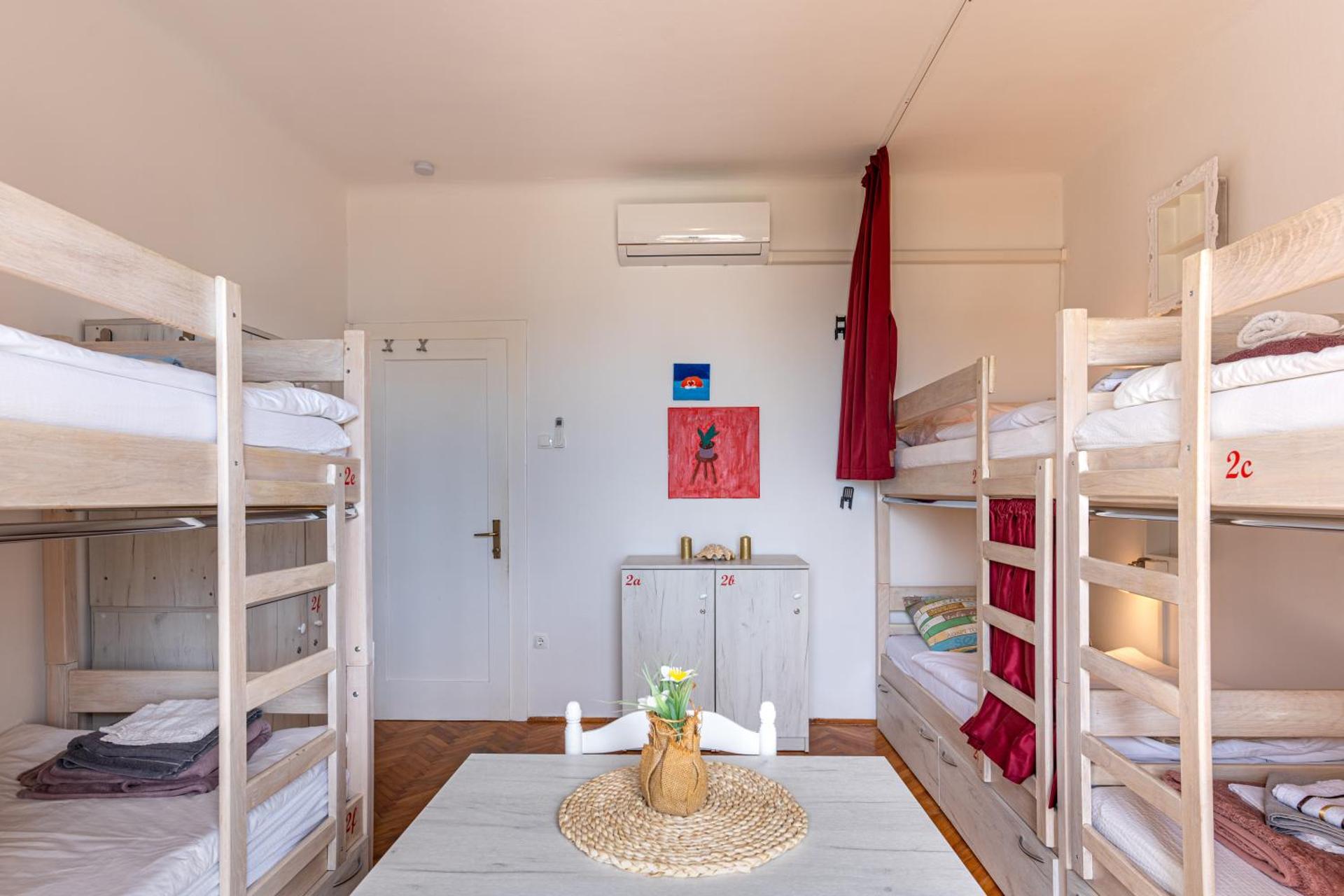 Bed in 6-Bed Mixed Dormitory Room with Balcony and Sea View