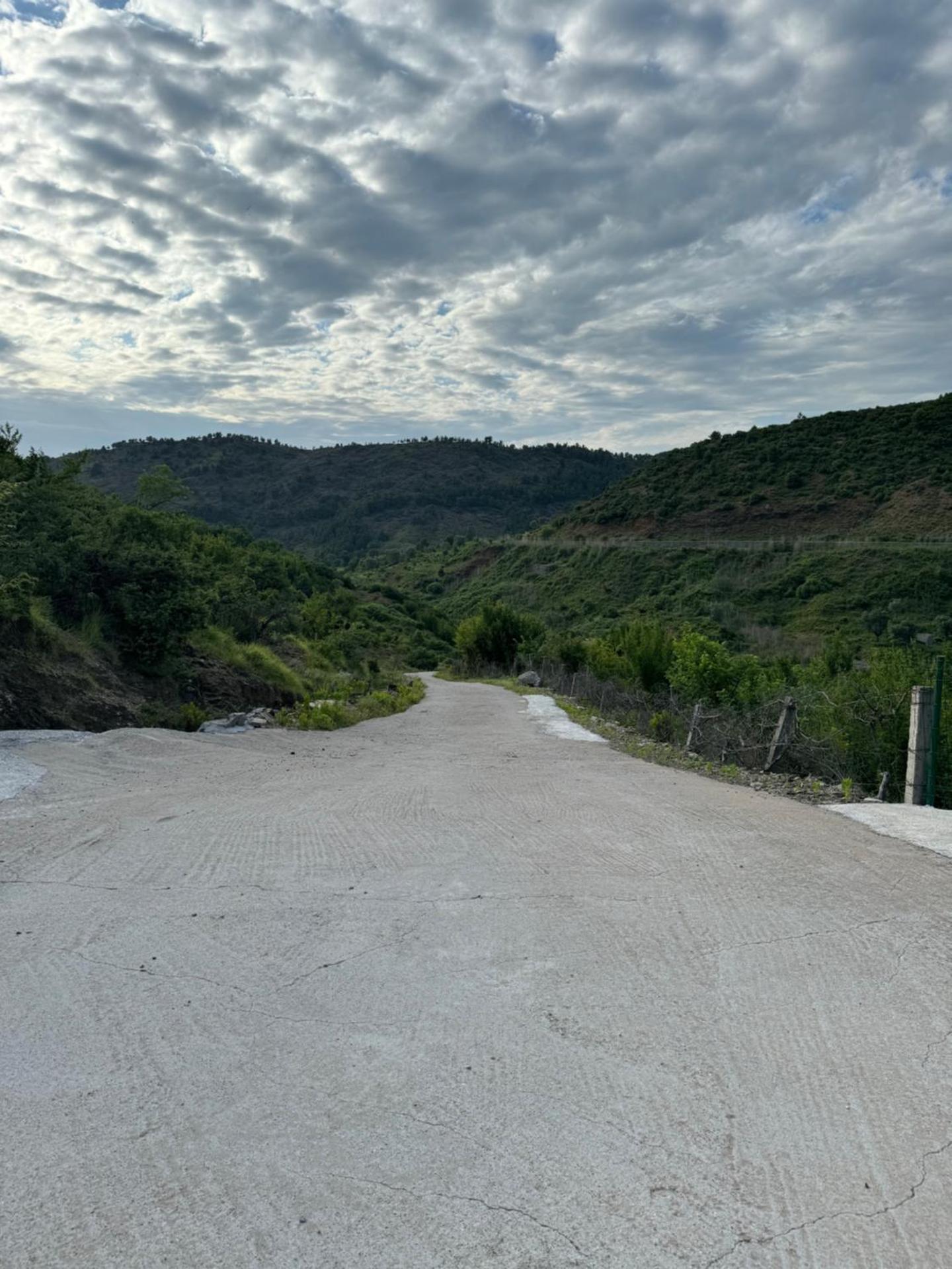 Qyteza Guest House & Camping