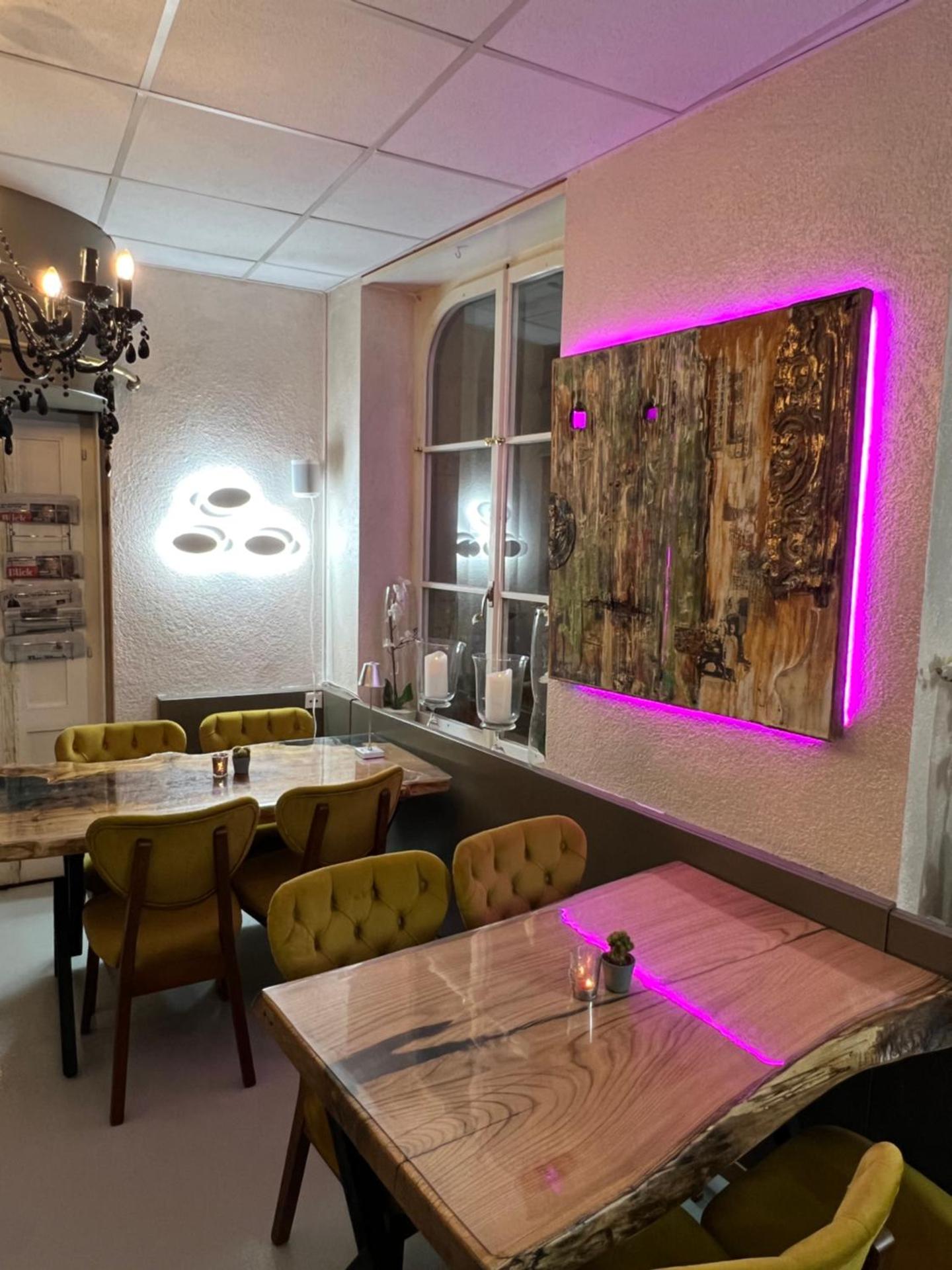 Restaurant/places to eat