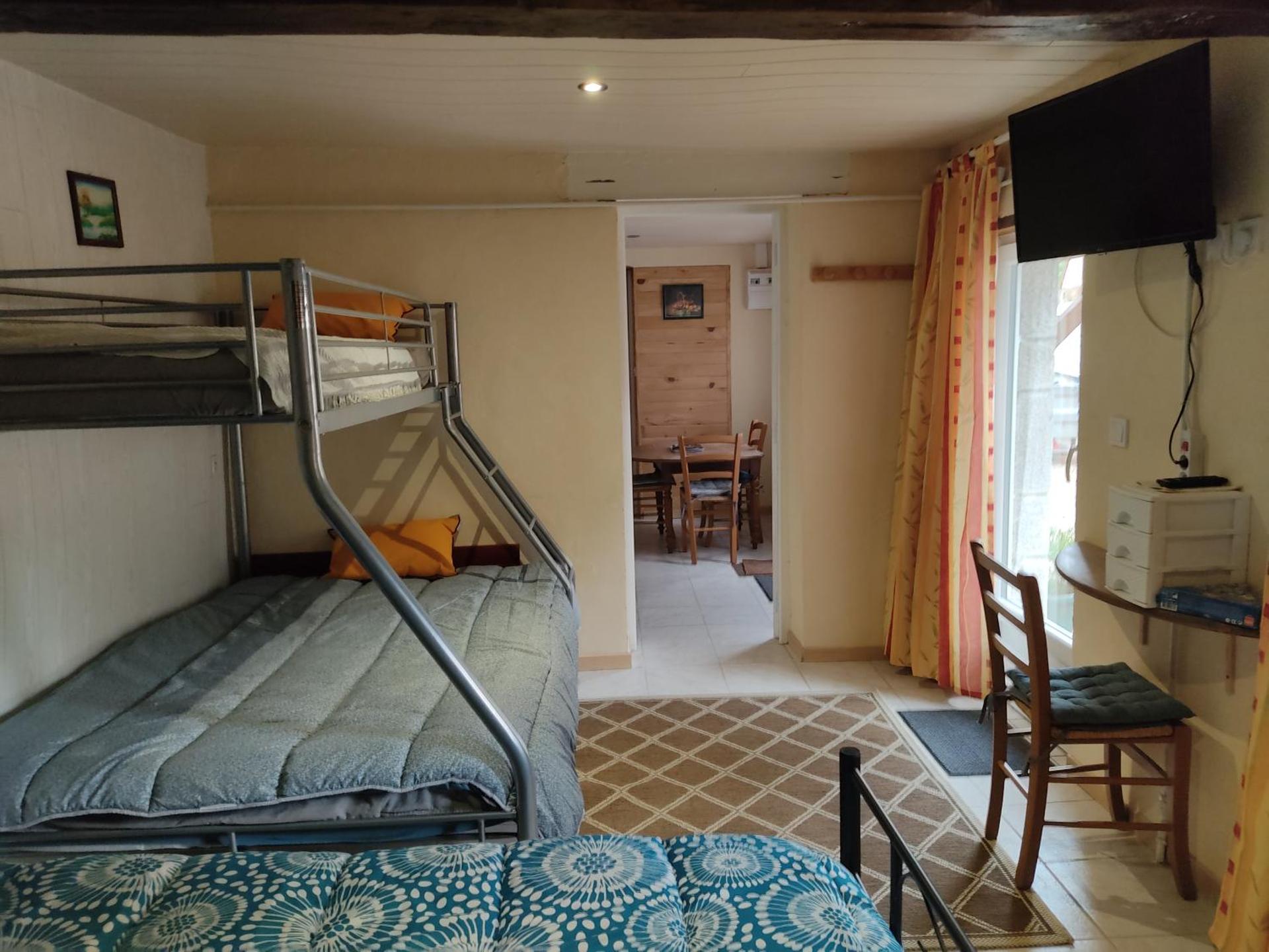 PETIT MAS COSY DU BORD DE LOIRE a 15 MM DU PARC LE PAL