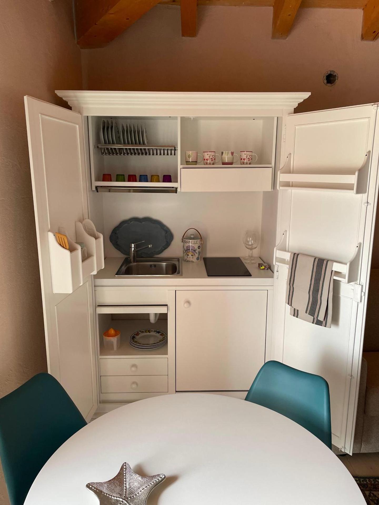 Kitchen or kitchenette