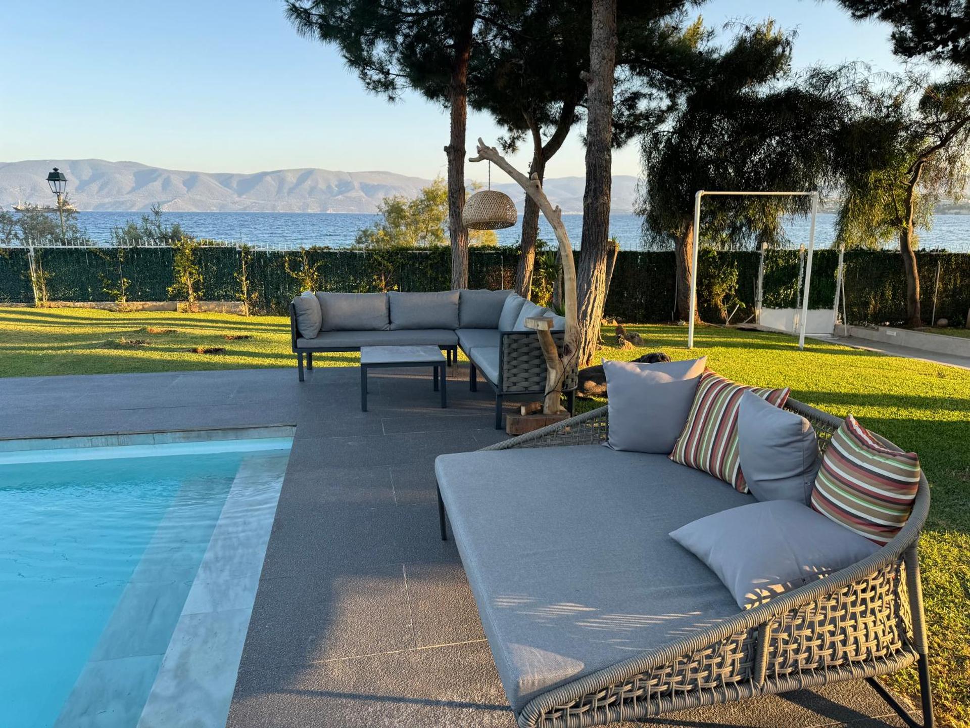 Zoza Luxury villa isthmia by the sea with private pool