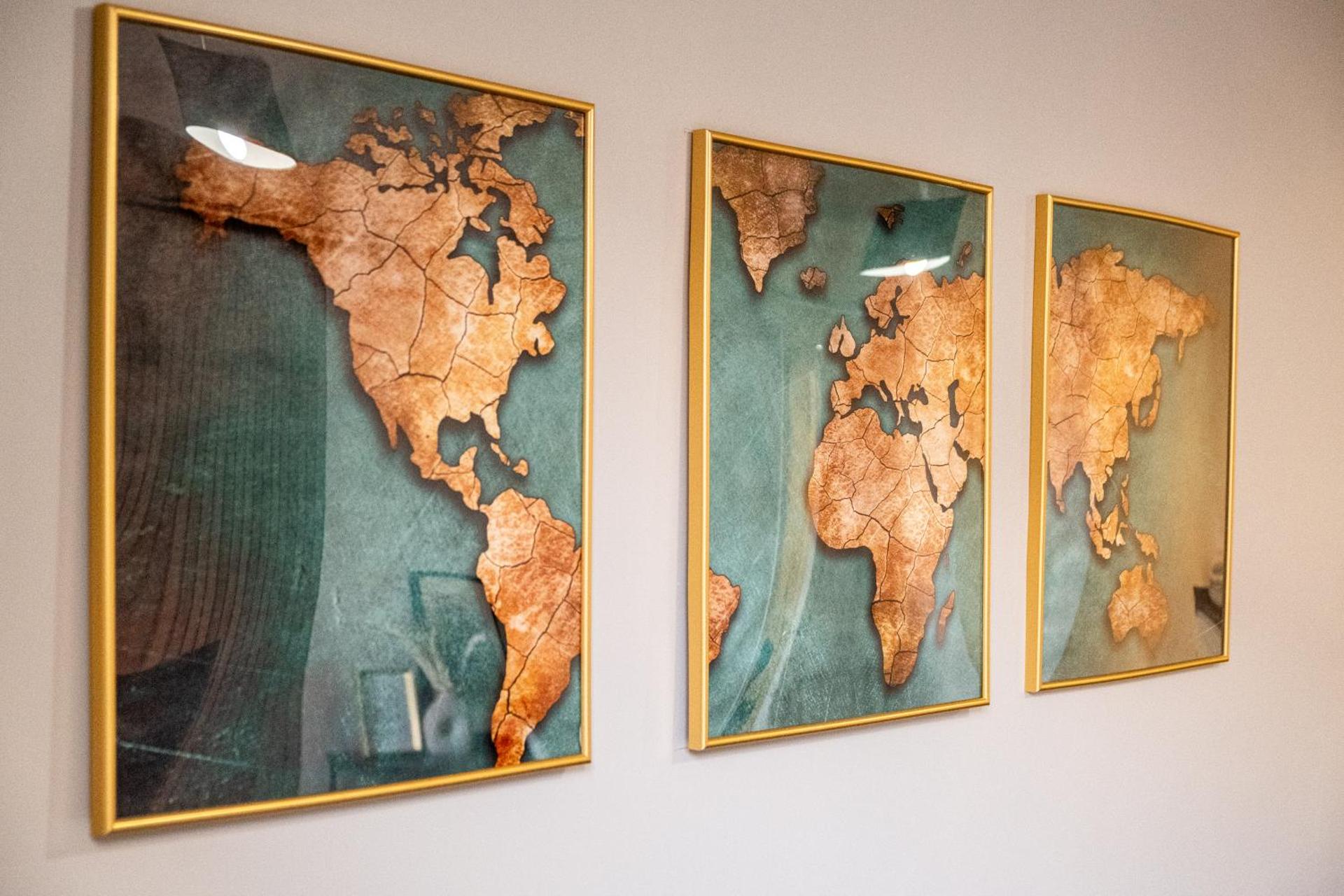 City Centre Emerald Escape - SLEEPS-6, 2BEDS & 2BATHS , NETFLIX , FREE INTERNET