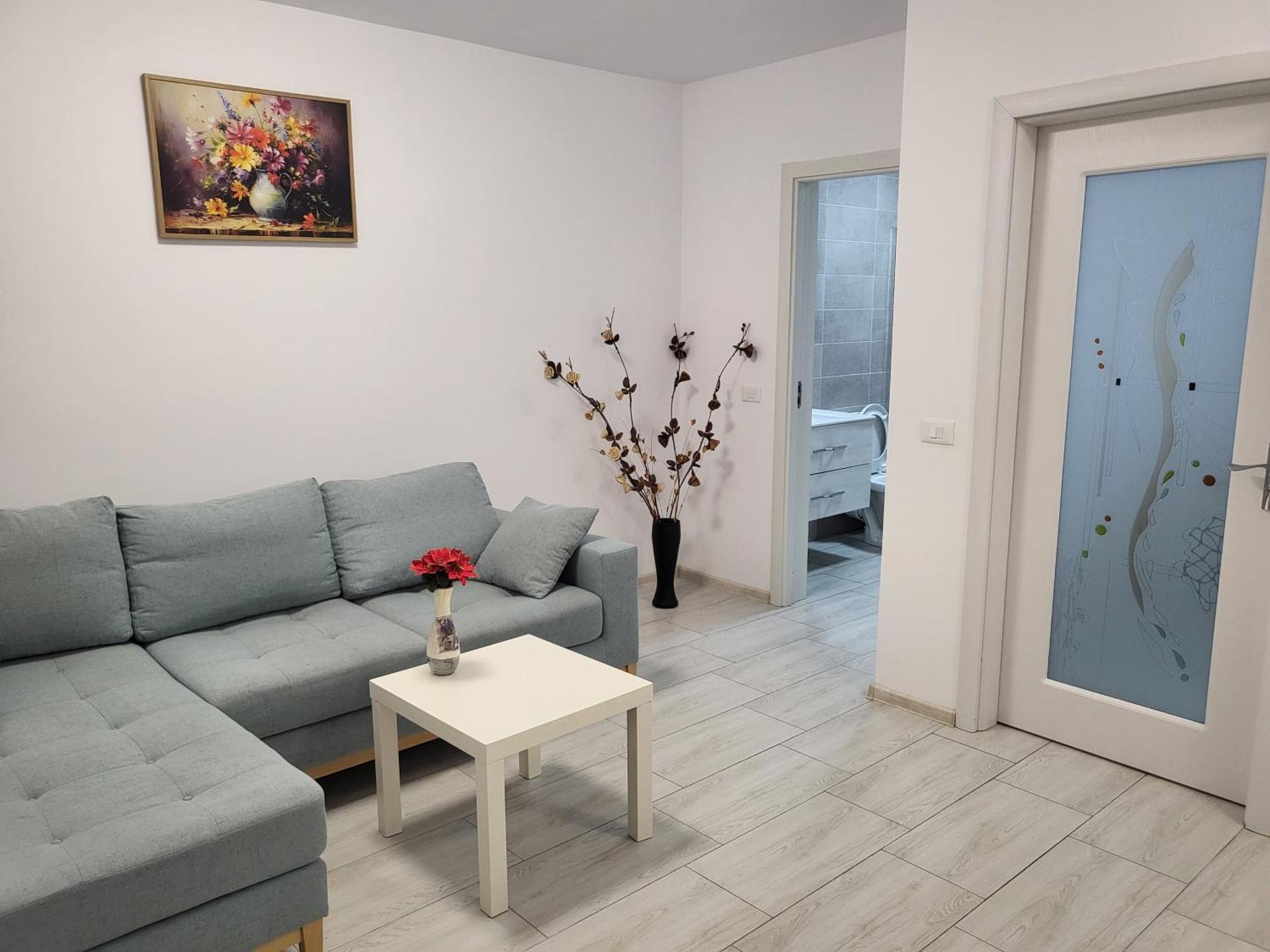 Apartament Alex, Dem Rădulescu
