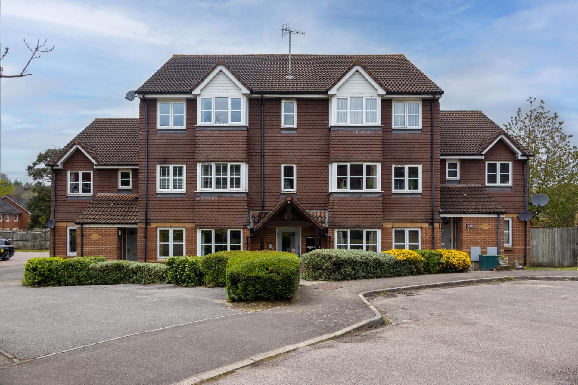 Modern 2 Bed Apartment Near Gatwick