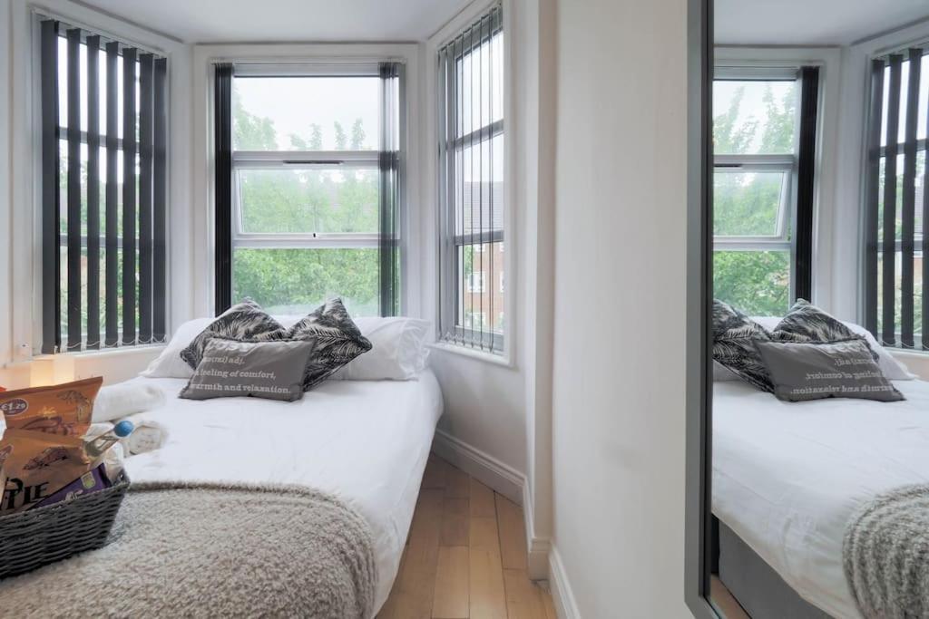 S3 Full Studio In Central Kilburn With Kitchen London Zone 2