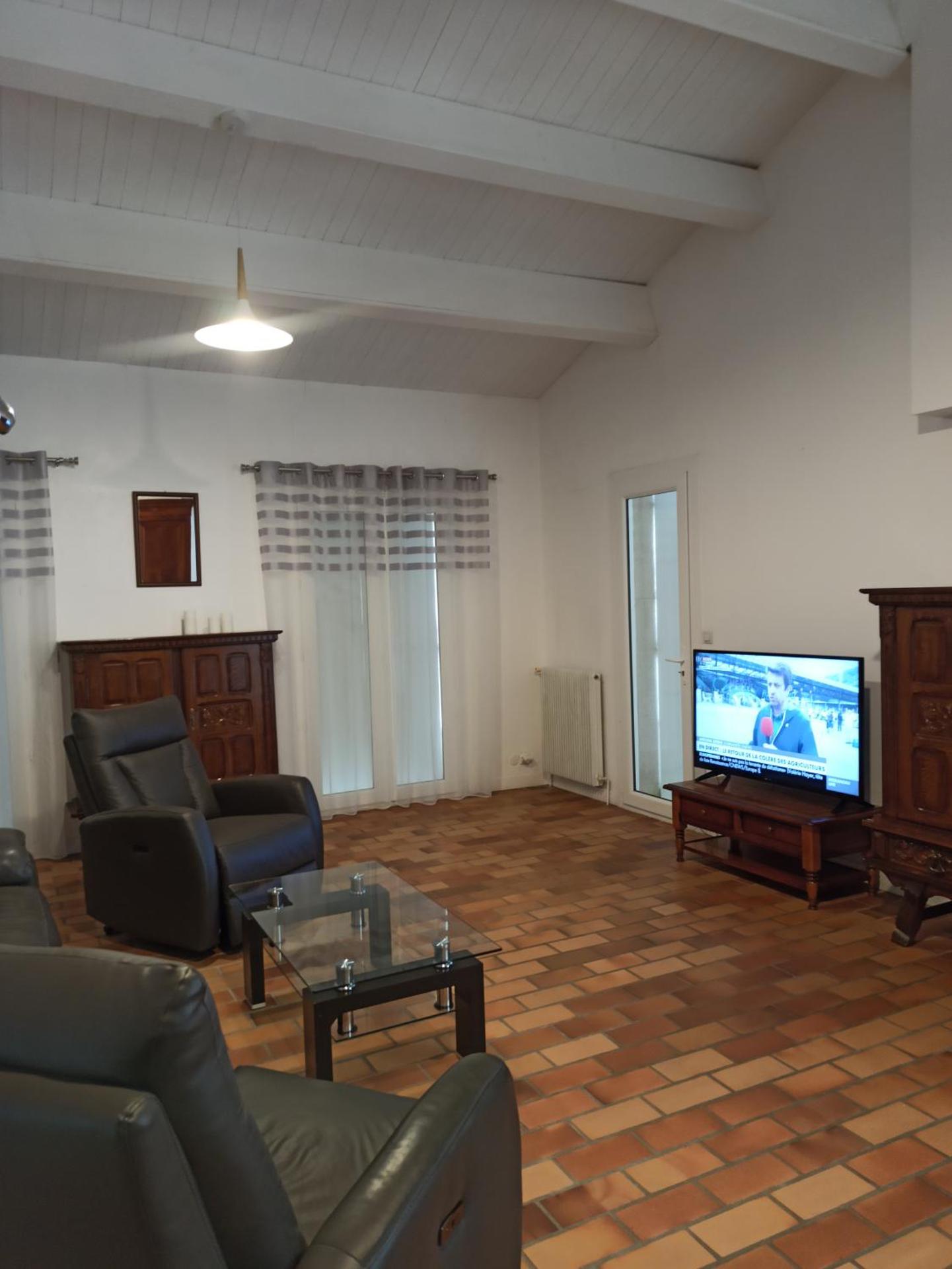 Communal lounge/ TV room