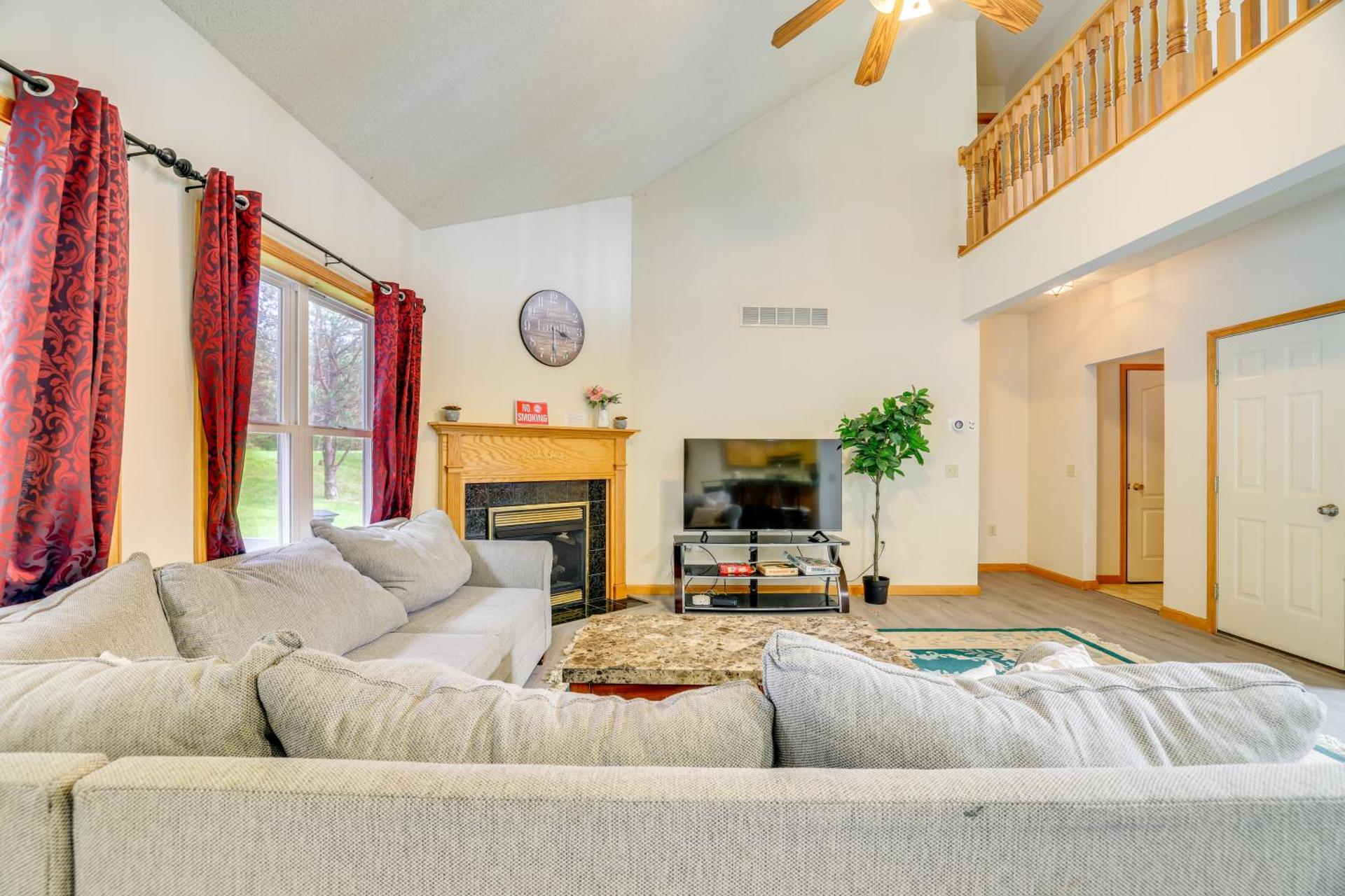 Game Room Poconos Family Home 13 Mi to Skiing!