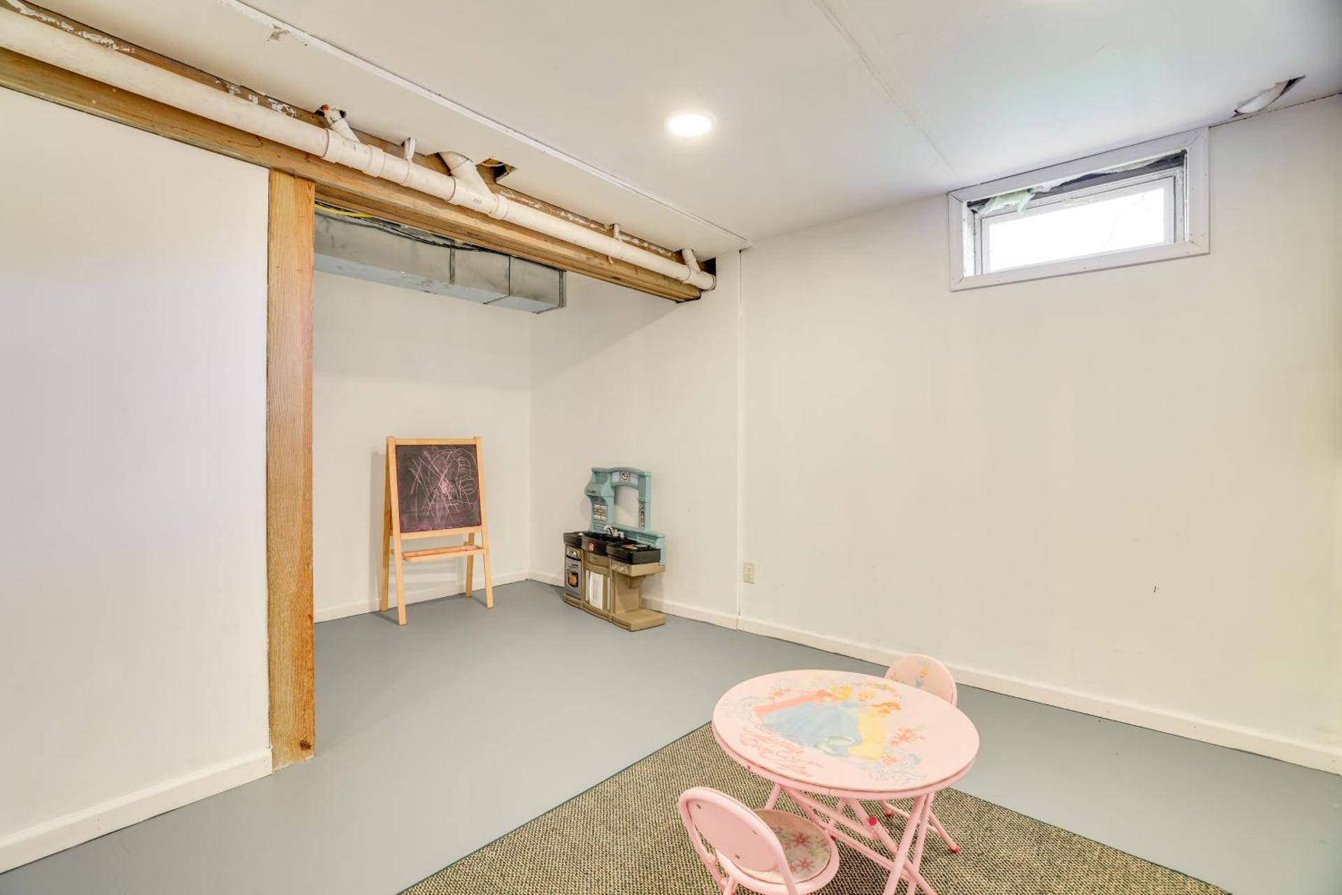 Game Room Poconos Family Home 13 Mi to Skiing!