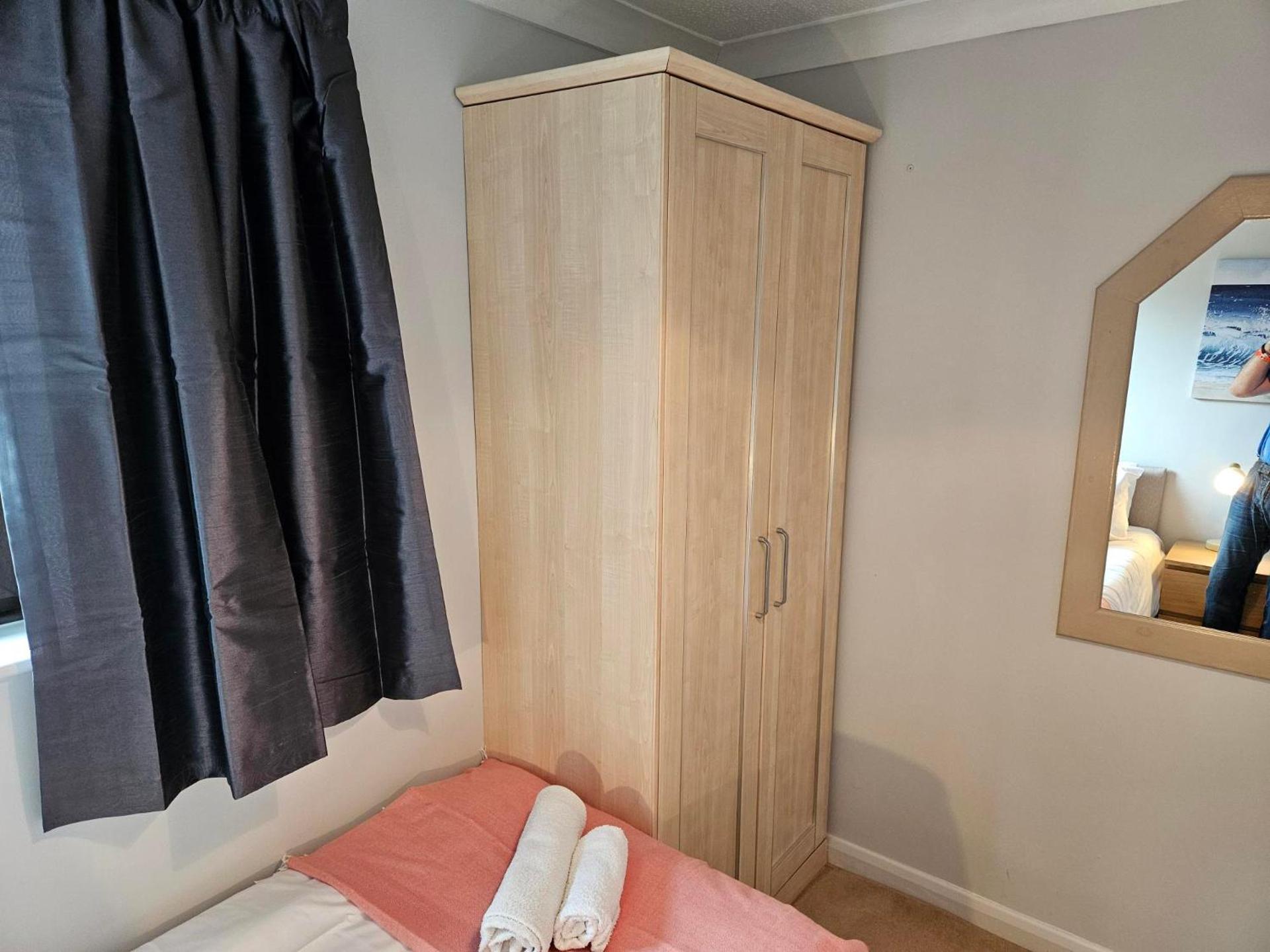 Redcot Gds Stamford 4 bed contractor,Disabled facilities home with Parking