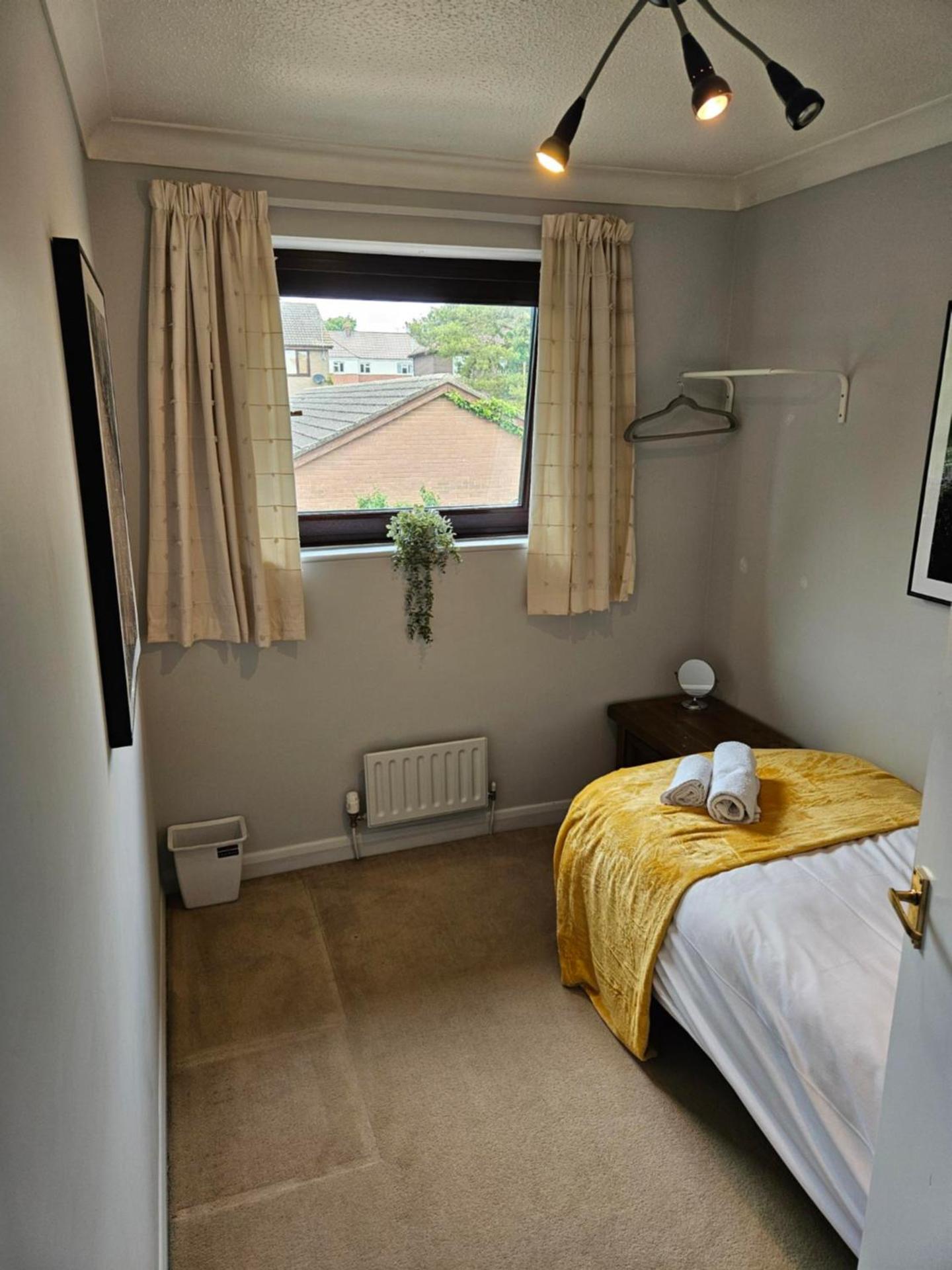 Redcot Gds Stamford 4 bed contractor,Disabled facilities home with Parking