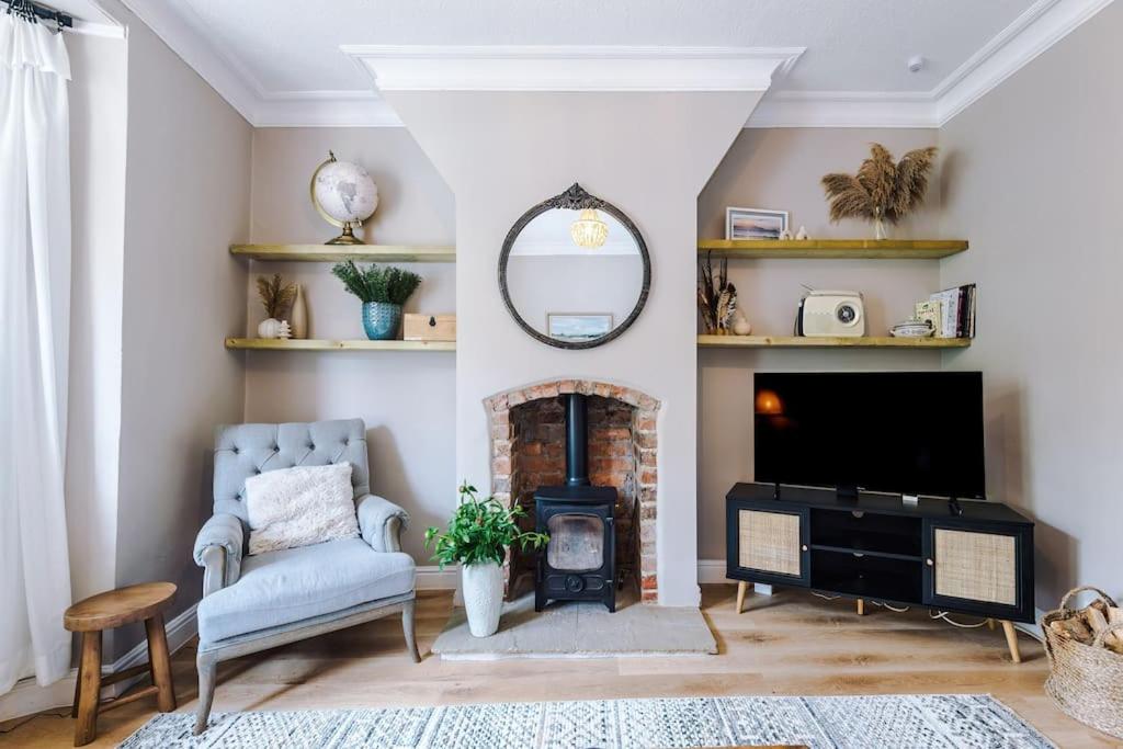 Communal lounge/ TV room