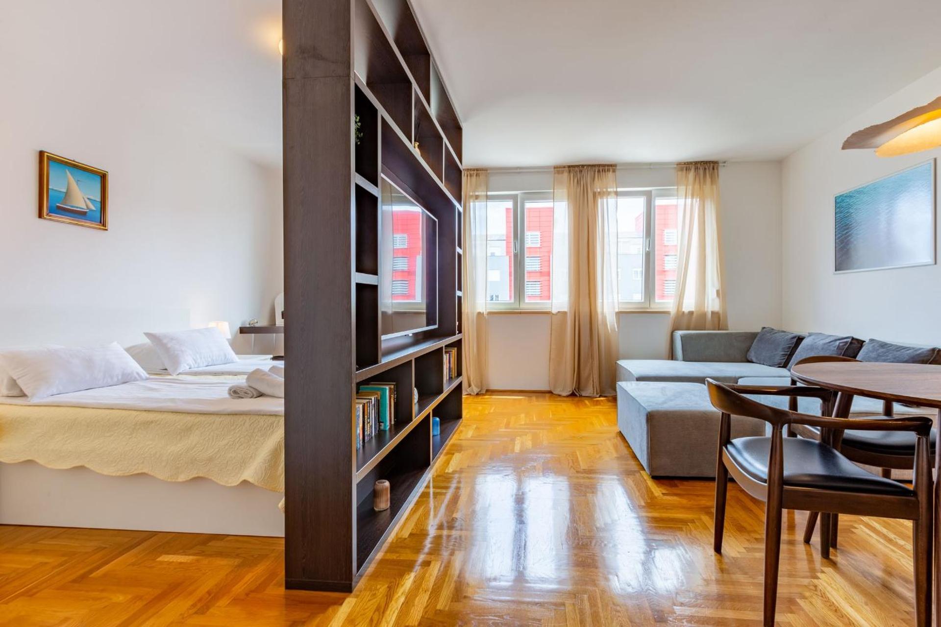 Amarena Studio with free private parking