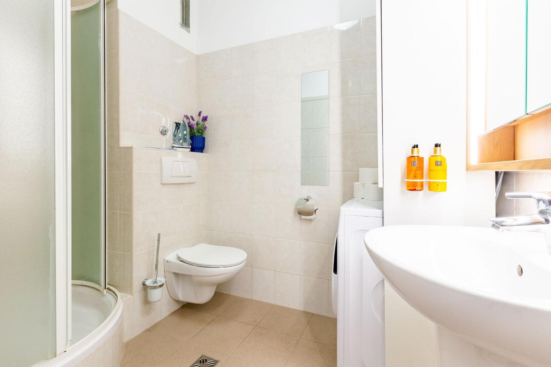 Amarena Studio with free private parking