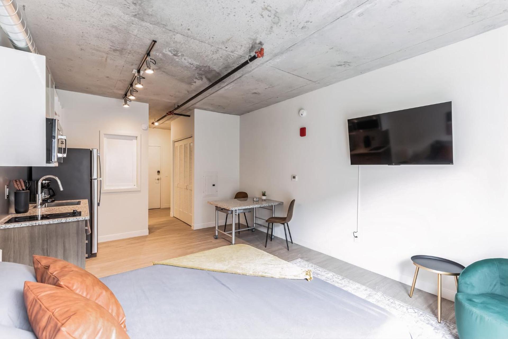 Urban Elegance Studio Oasis Prime Location