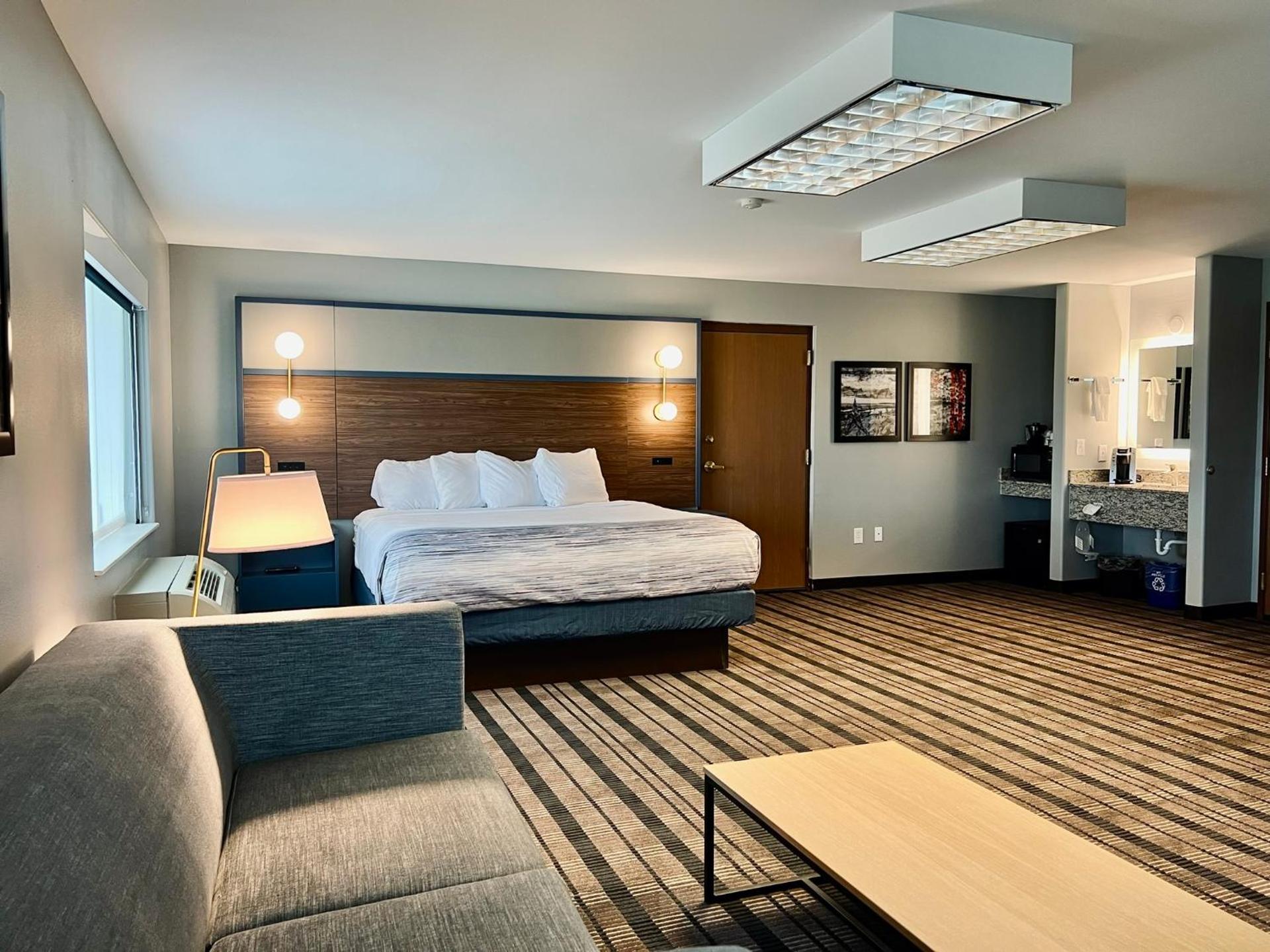 Deluxe King Room - Non-Smoking