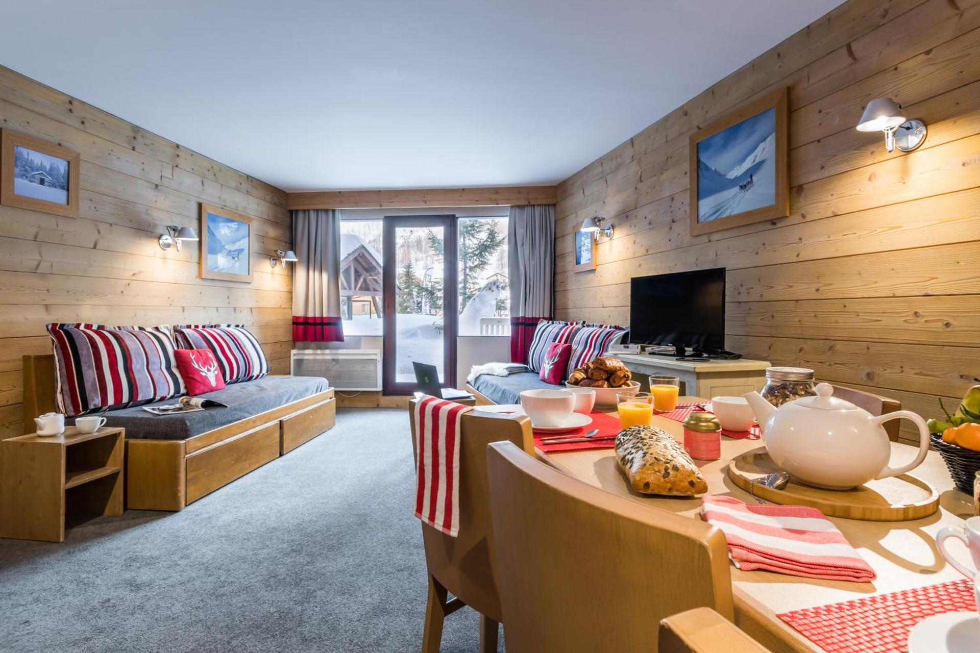 Communal lounge/ TV room