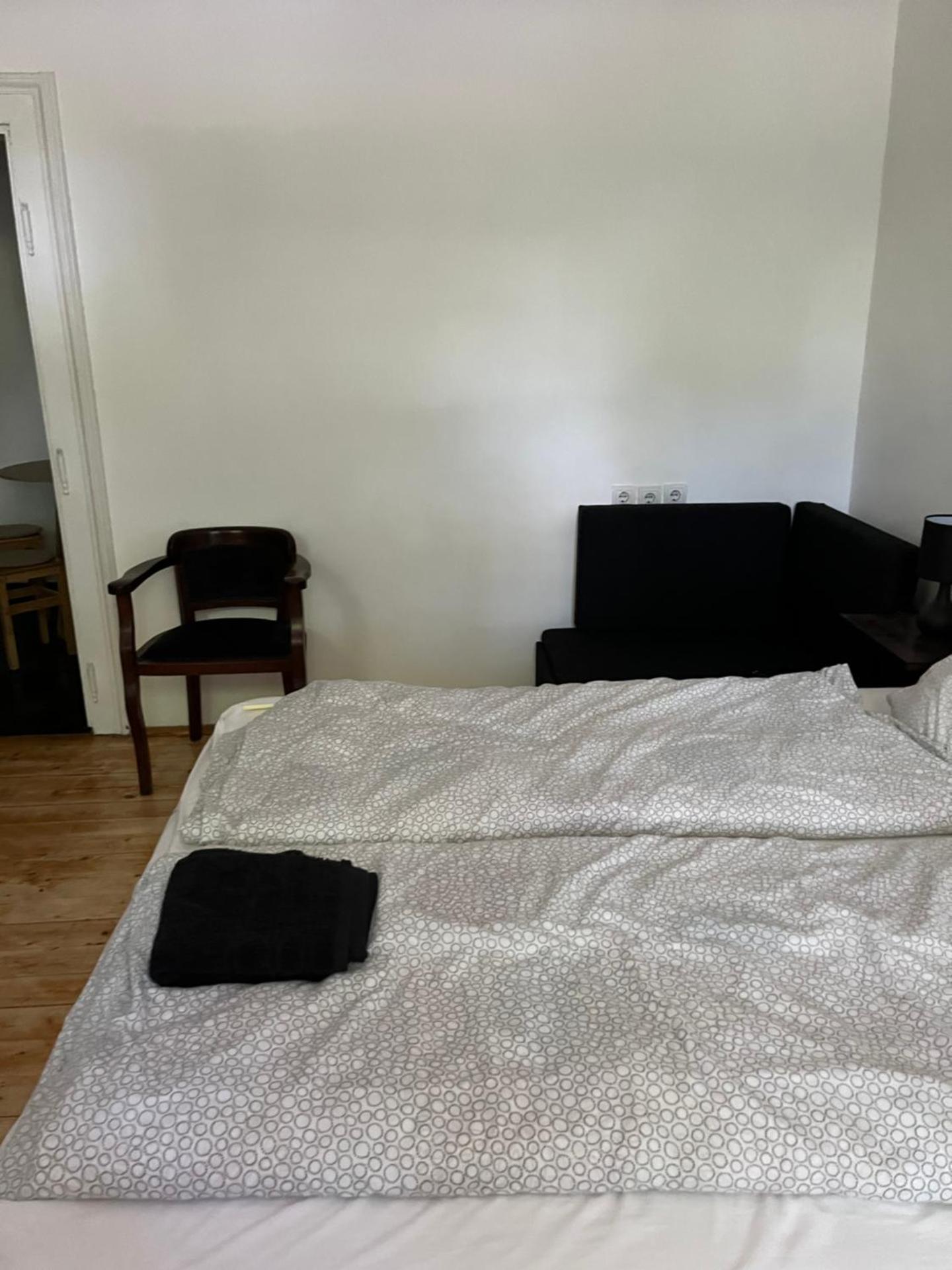 Utcára nyíló apartman