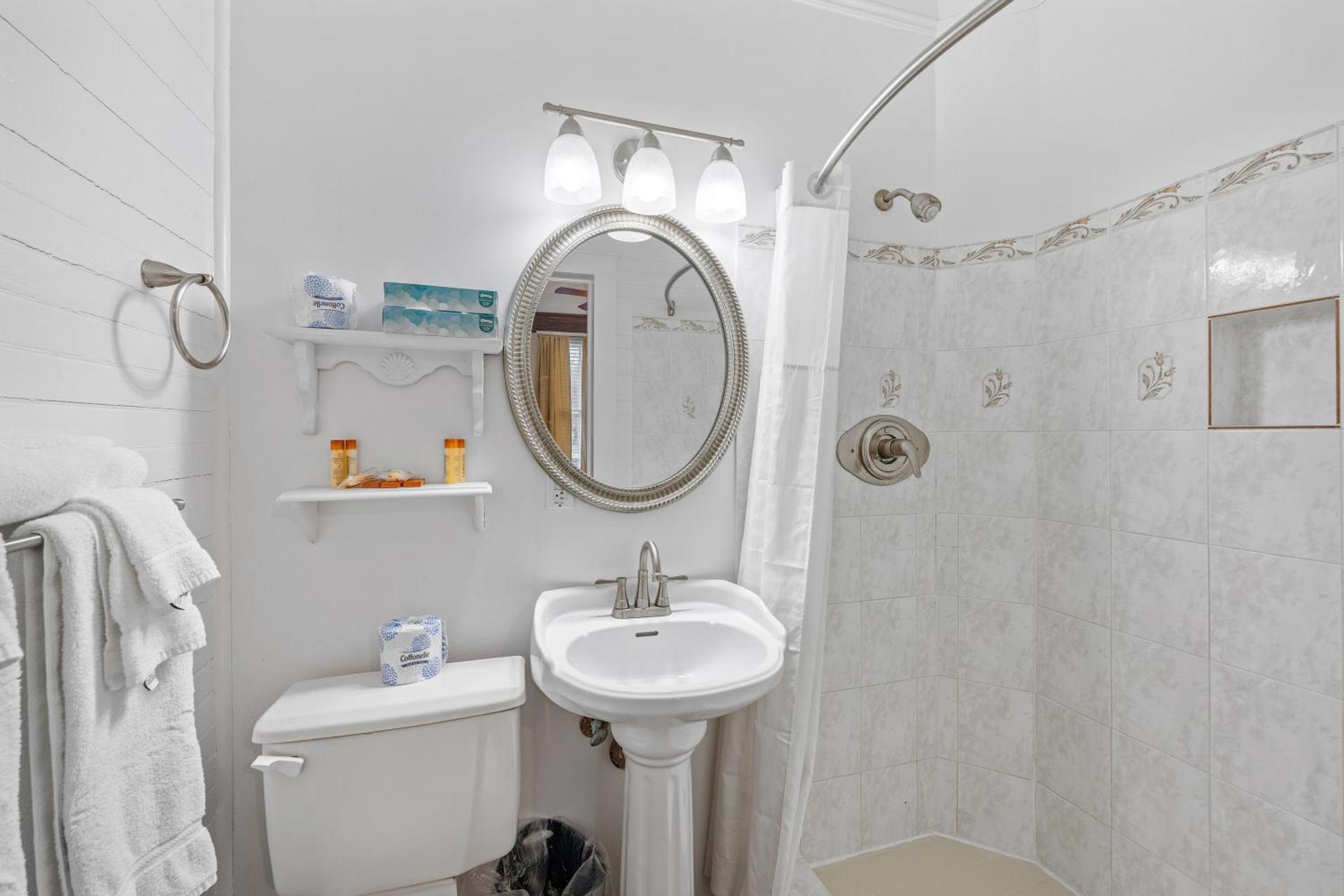 Queen Room - Non-Smoking