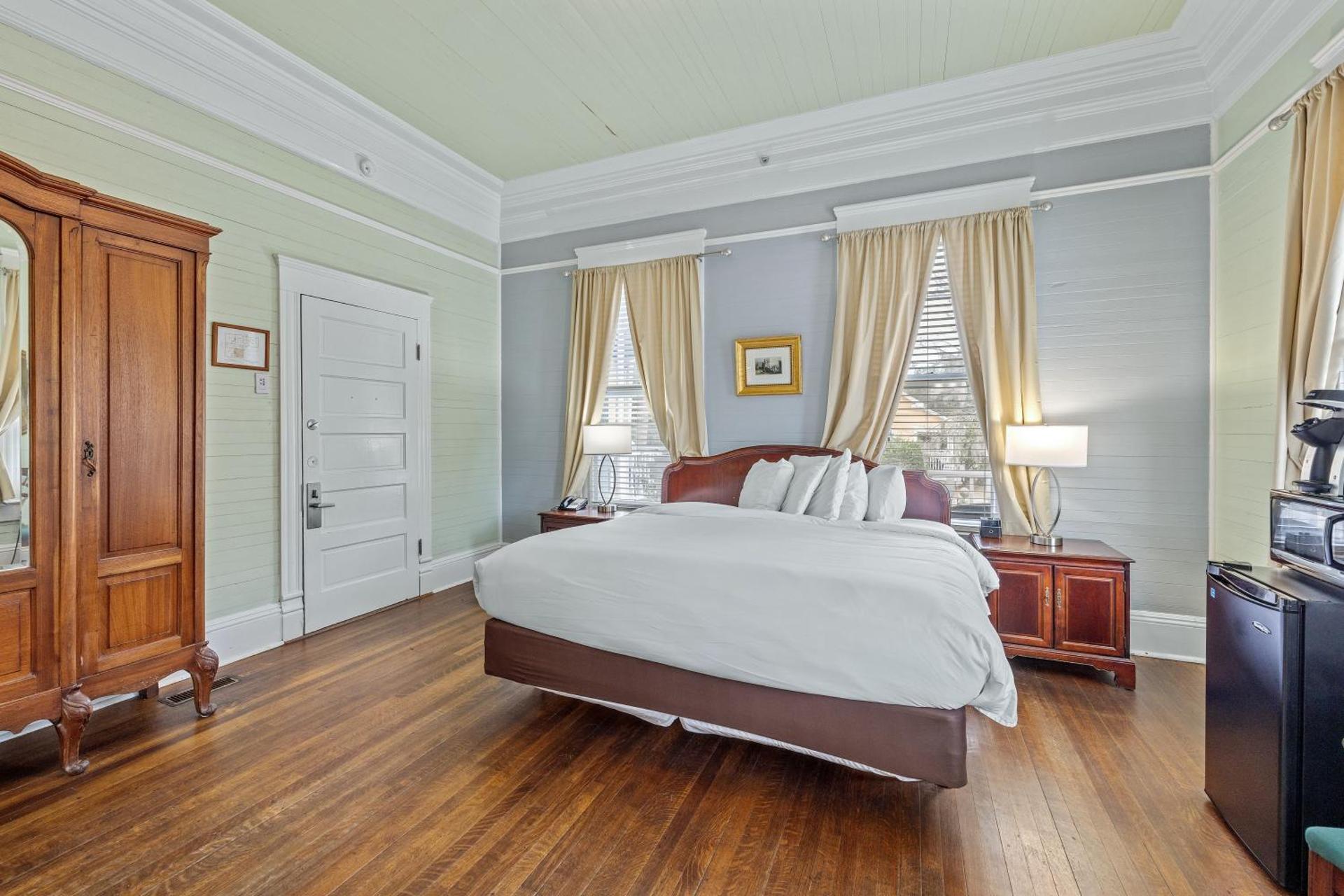 King Room - Non-Smoking