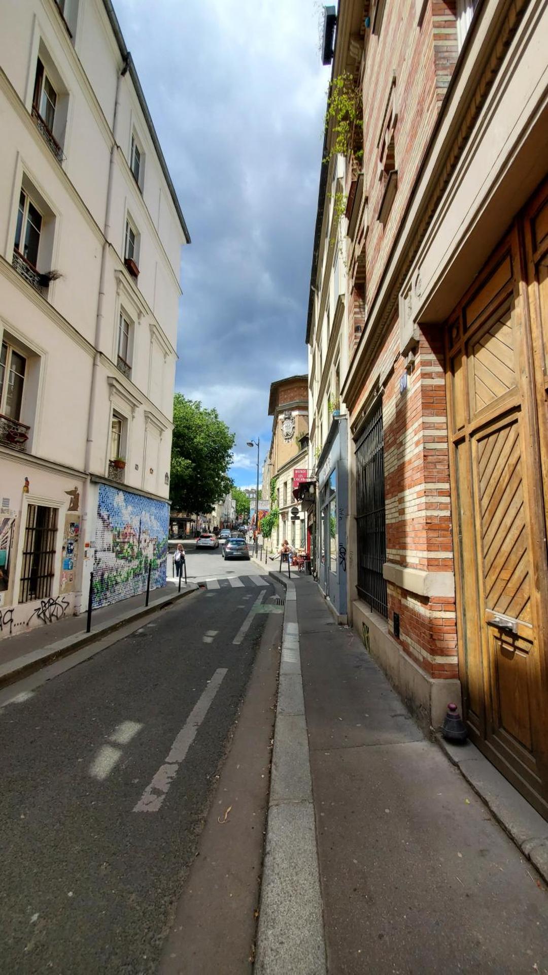 Une chambre à Paris 20eme avec un petit jardin