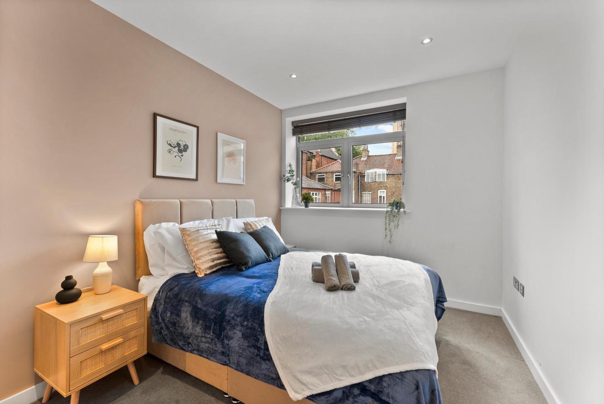 Designer Apartment in Central Lincoln - Sleeps 8