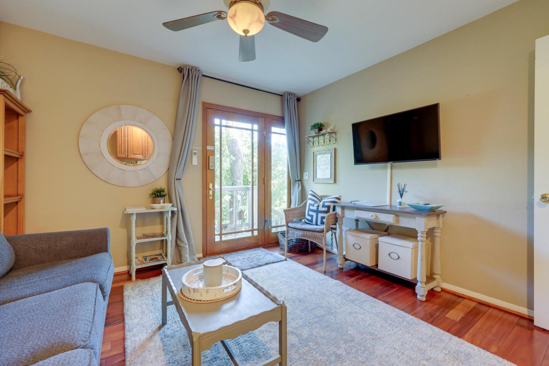 Chic Peaceful Retreat 16 Mi to Beaches and Wineries!