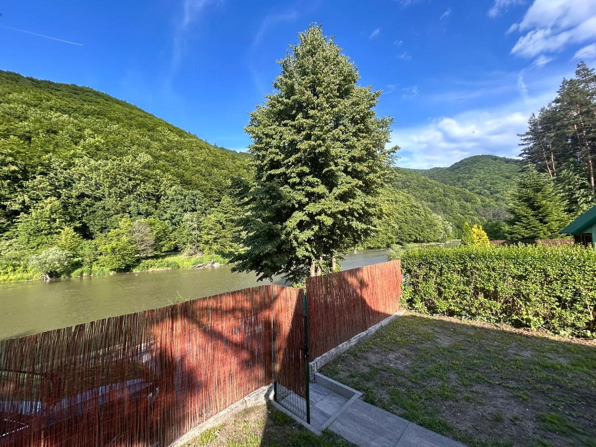 Chata nad Popradem, Rytro