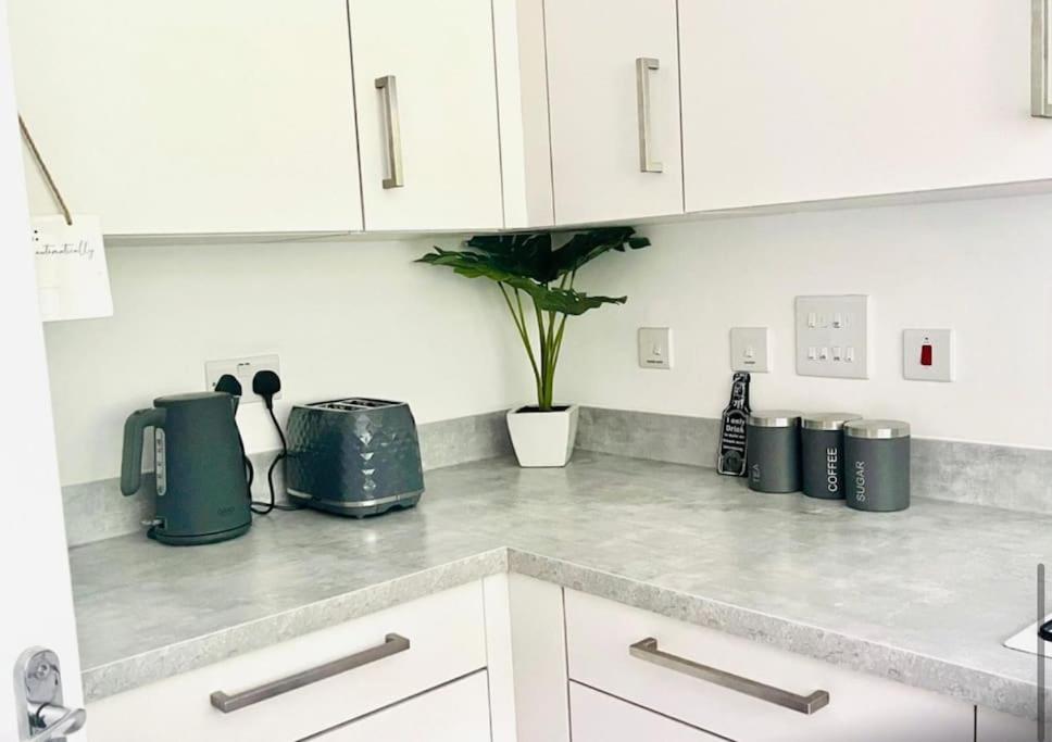 Ashford Retreat - Luxury Home with Double Parking