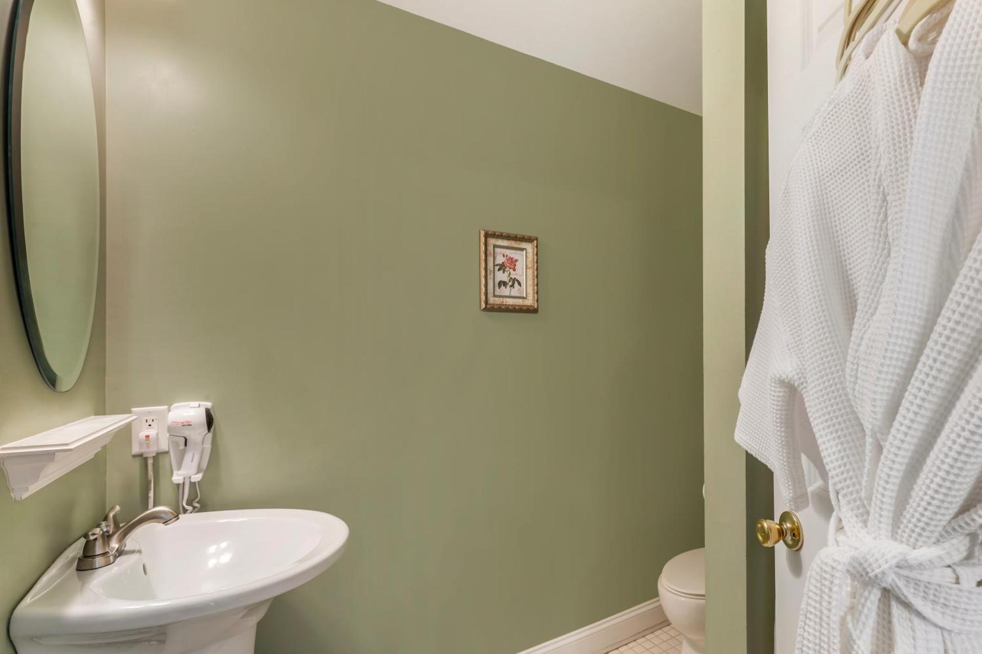 Standard Queen Room - Non-Smoking