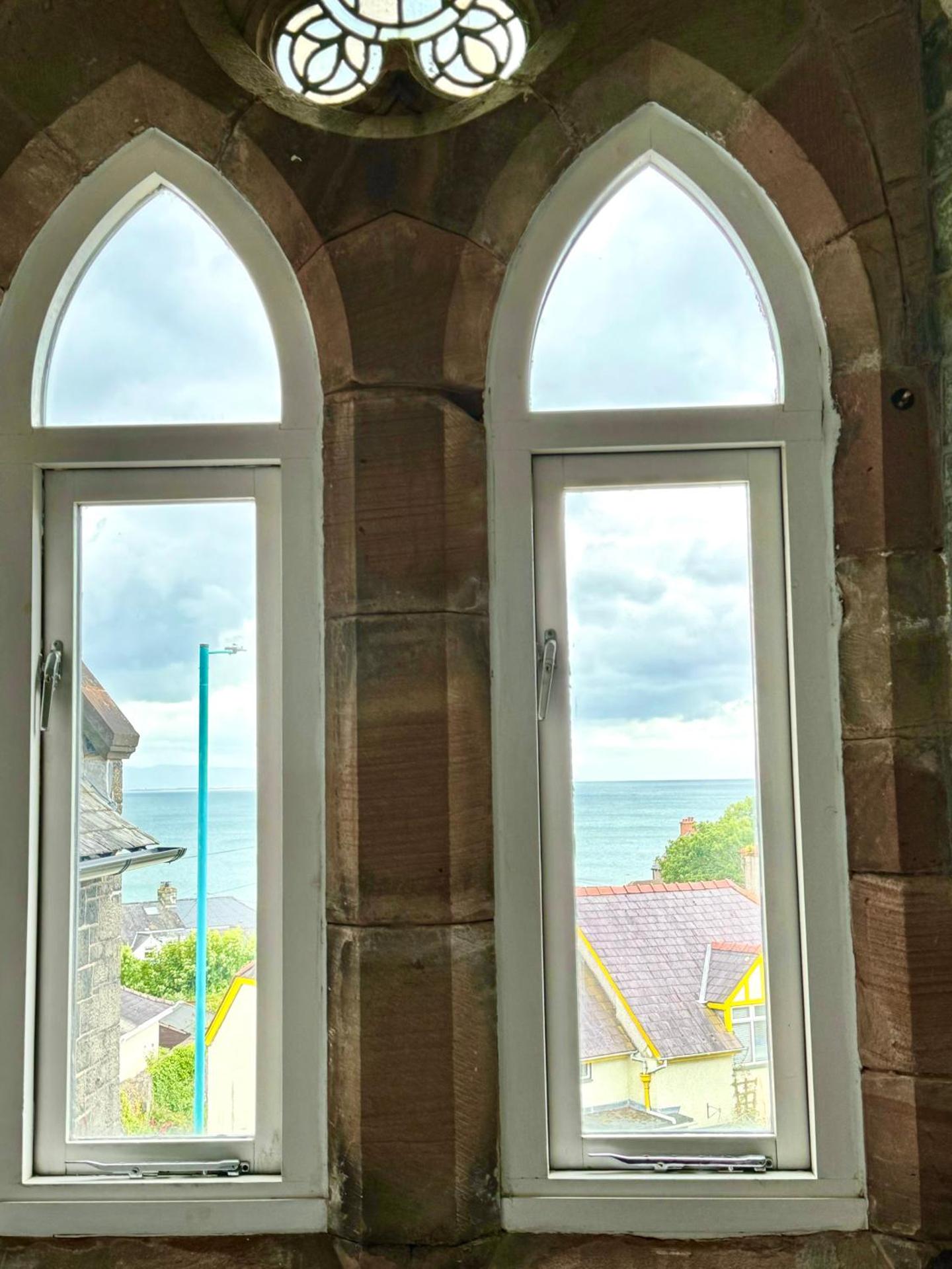 Romantic Chapel Retreat in Snowdonia - Sea Views & Serenity