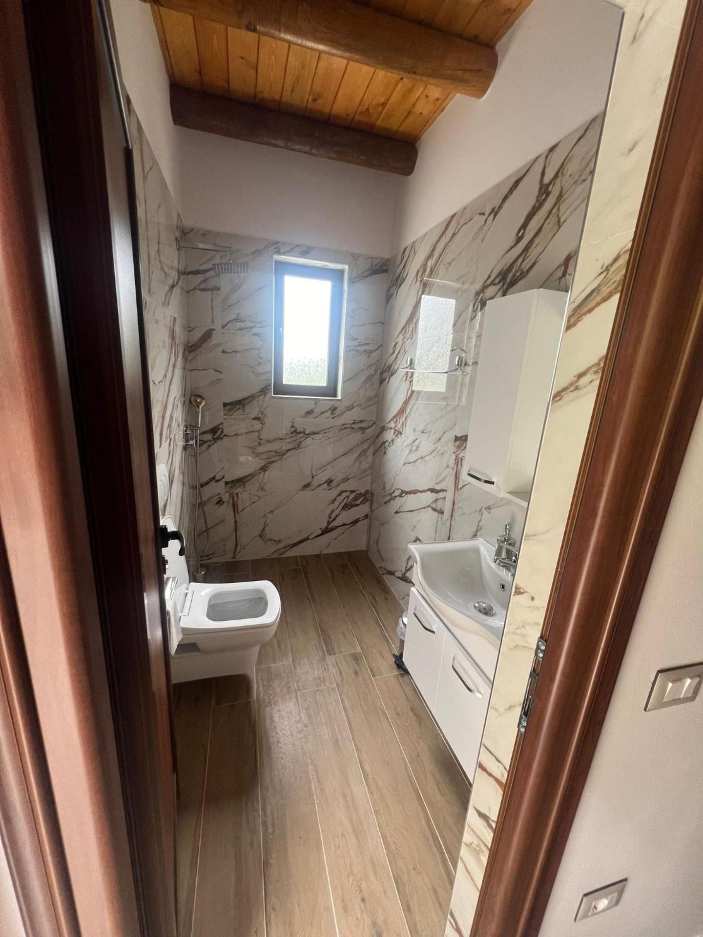 Deluxe Room (2 Adults + 1 Child)