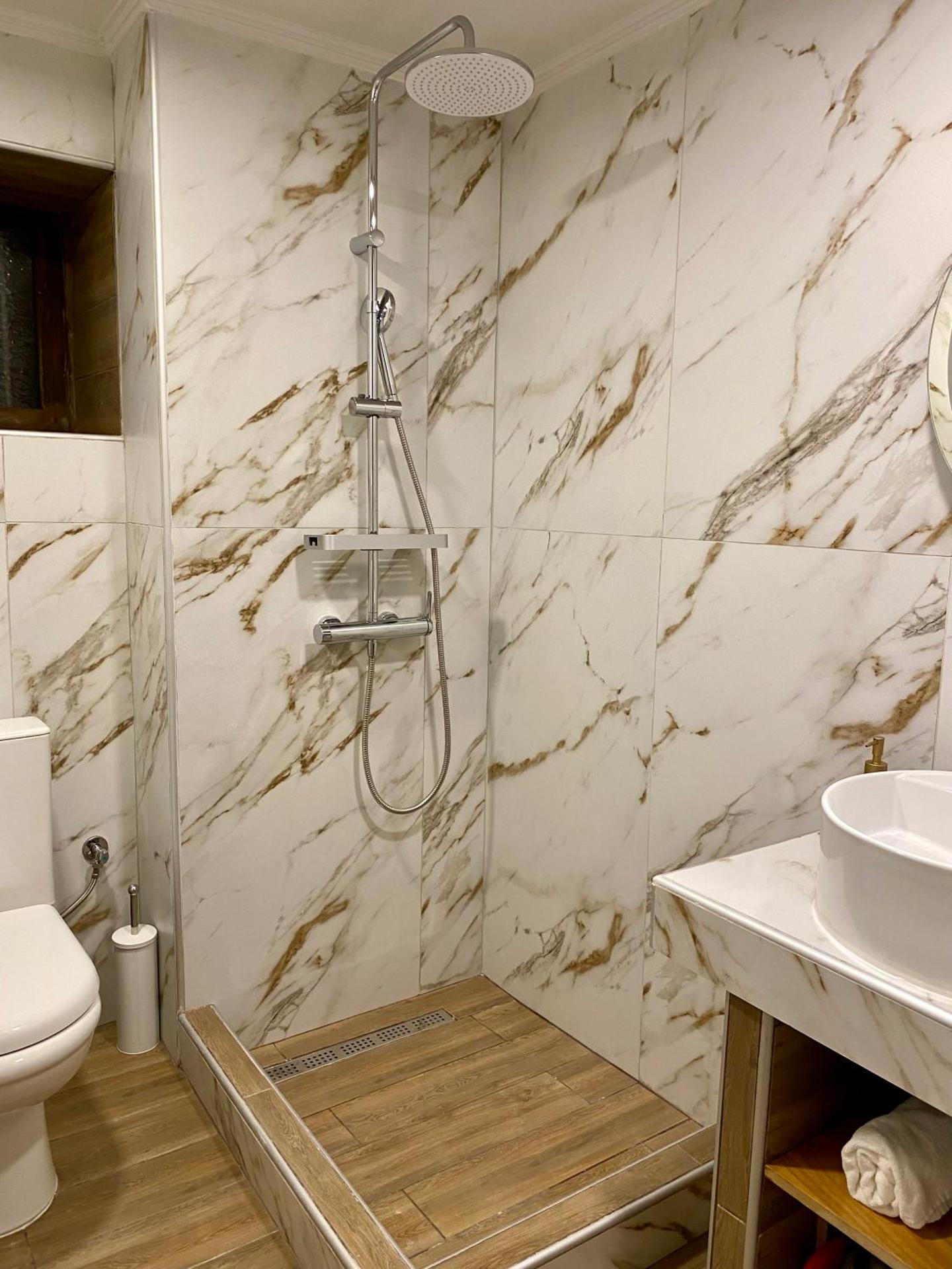 Oneiropetra Luxury House